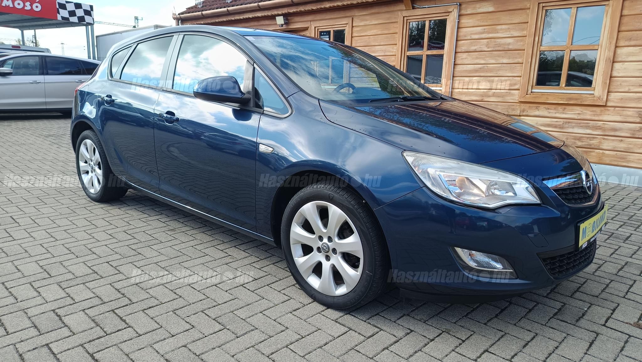 OPEL ASTRA J 2013/8 - 1