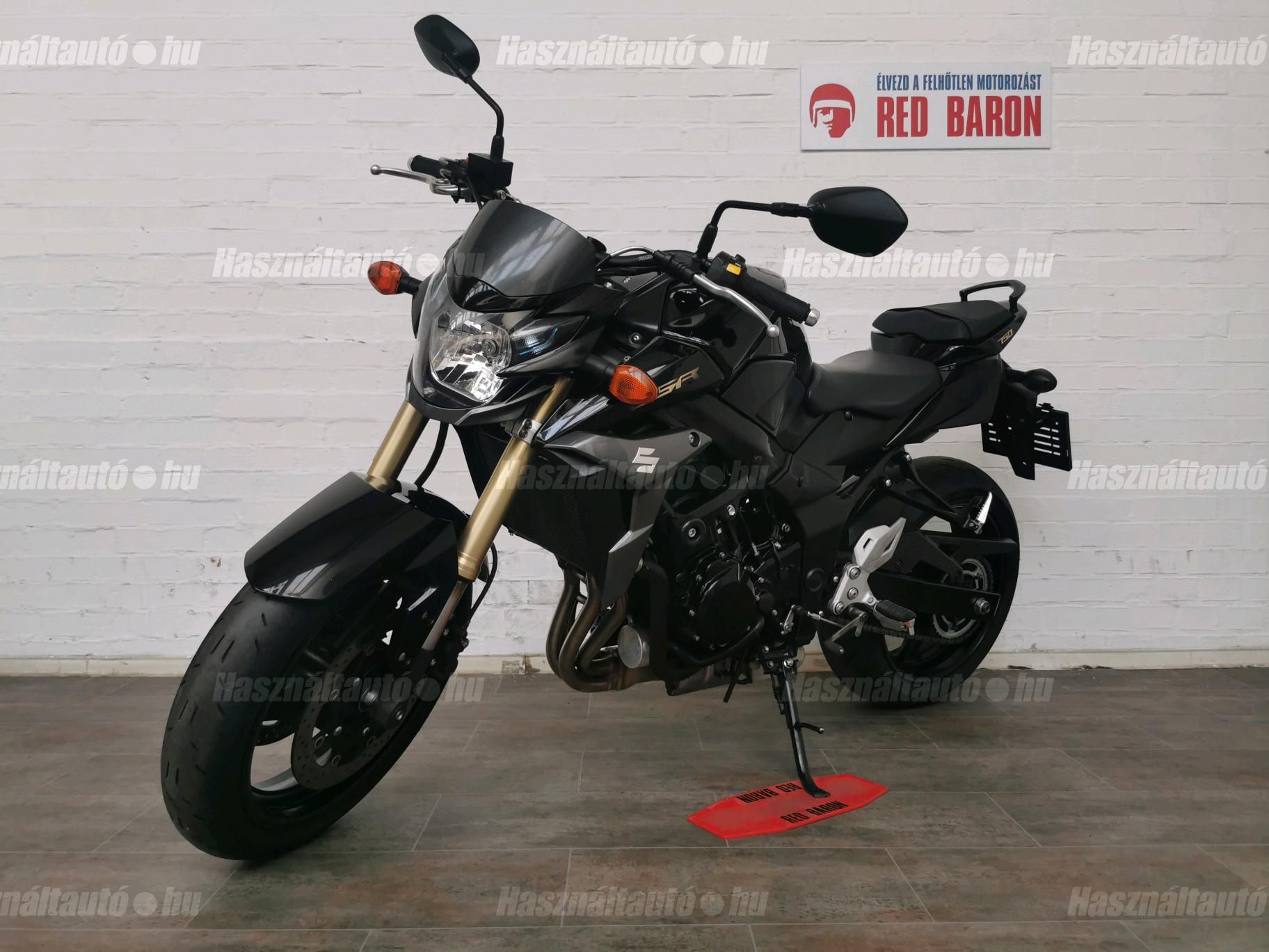 SUZUKI GSR 750 2012 - 1