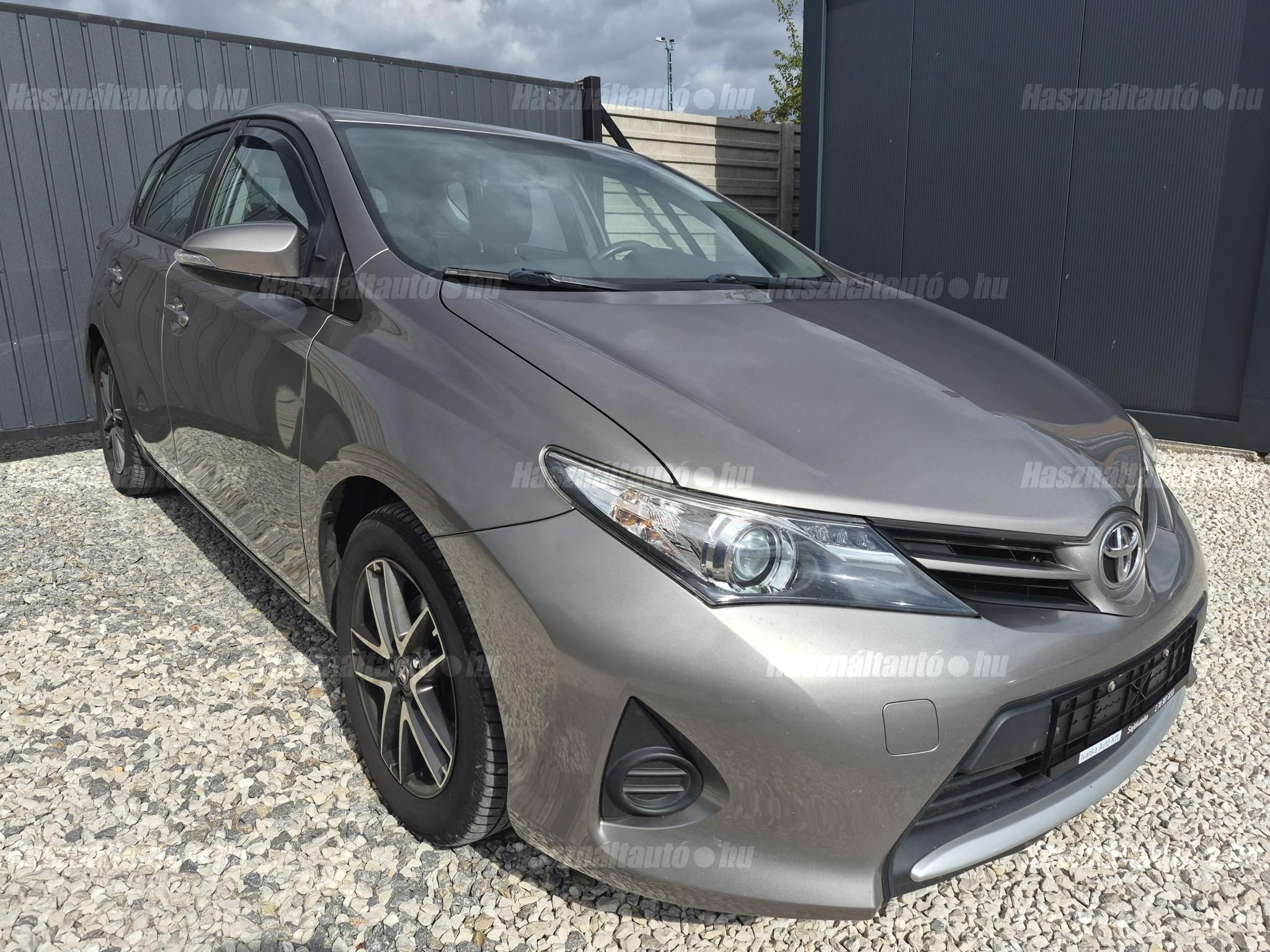 TOYOTA AURIS 2015/4 - 1