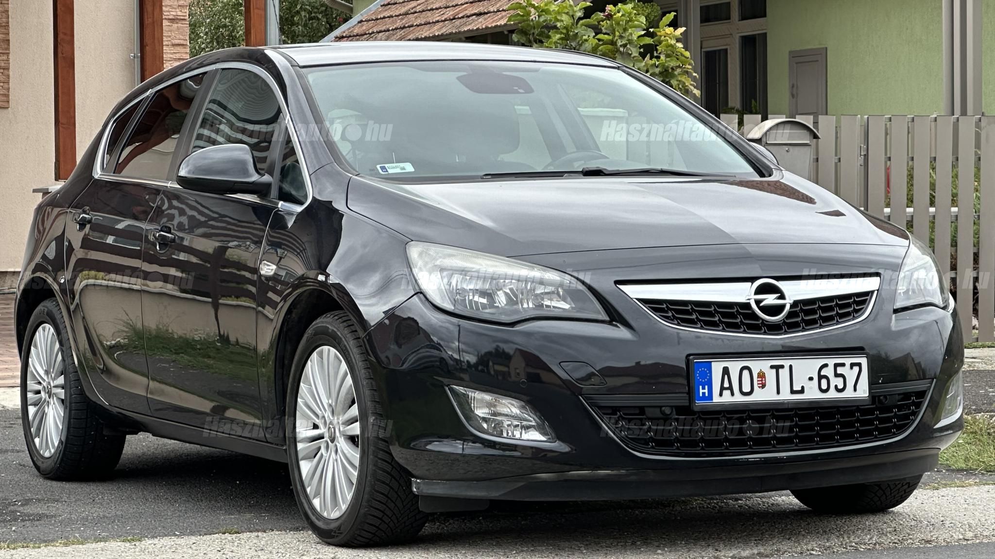 OPEL ASTRA J 2011 - 1