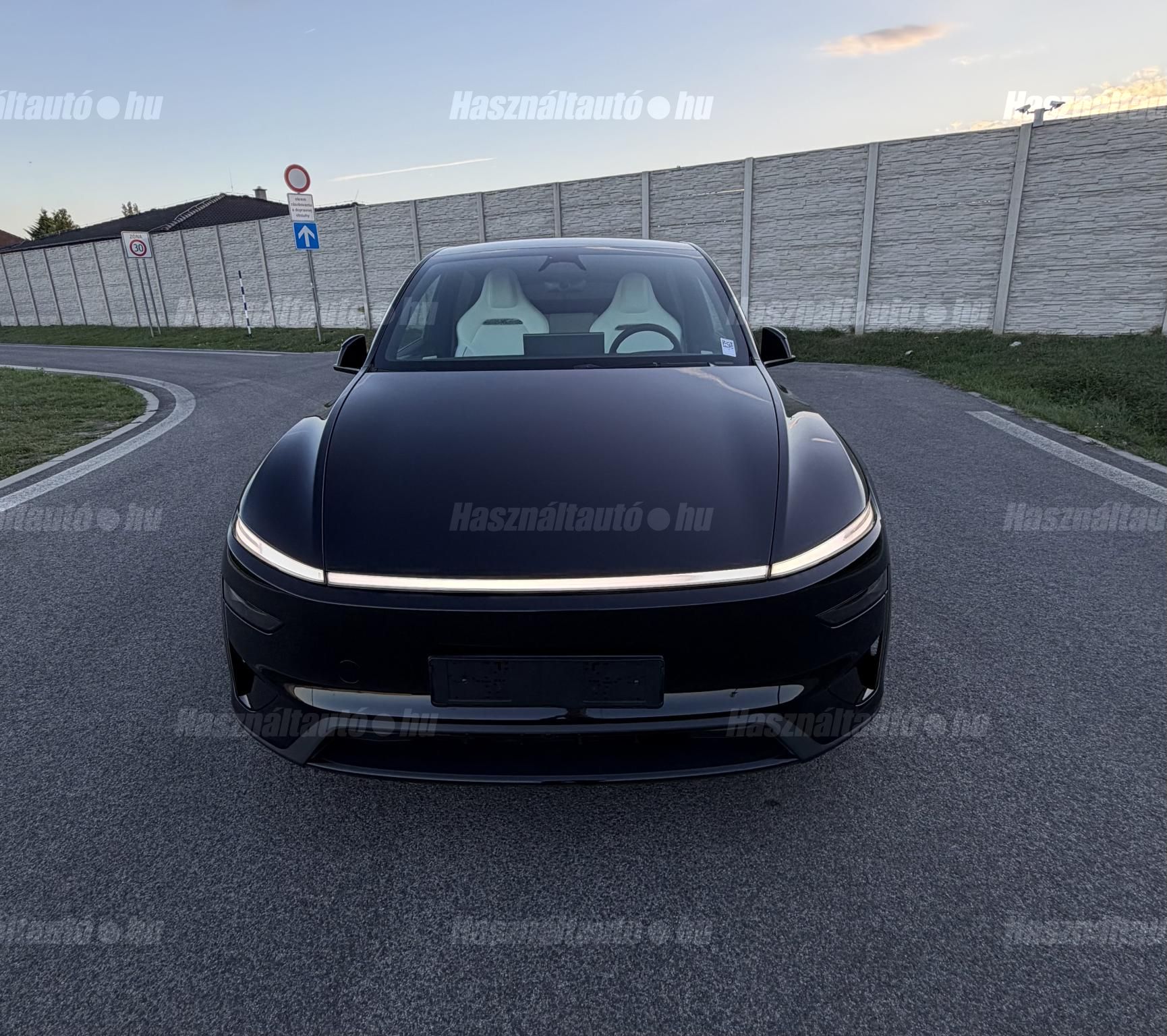 TESLA MODEL Y 2026/9 - 1