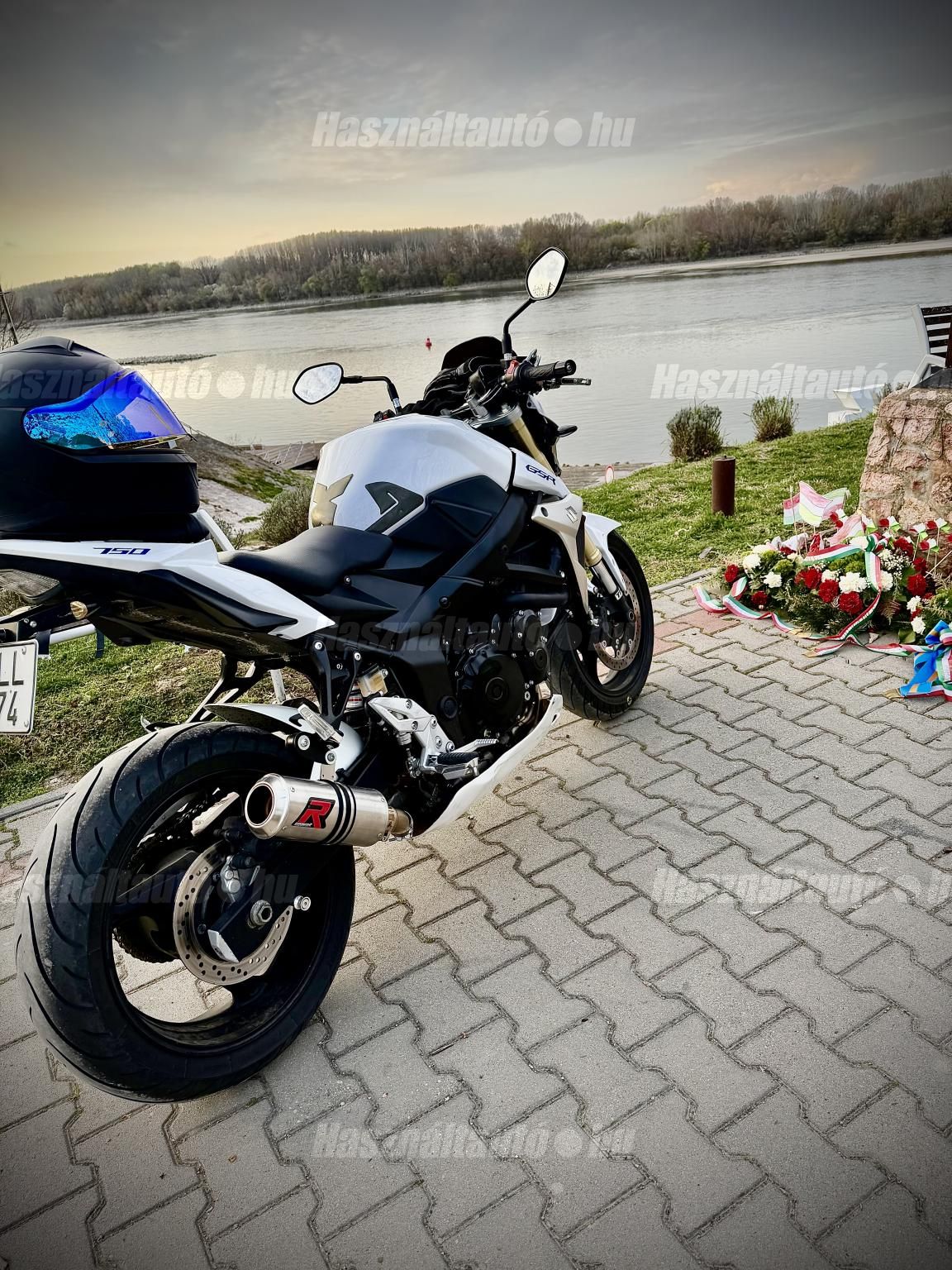 SUZUKI GSR 750 2011/10 - 1