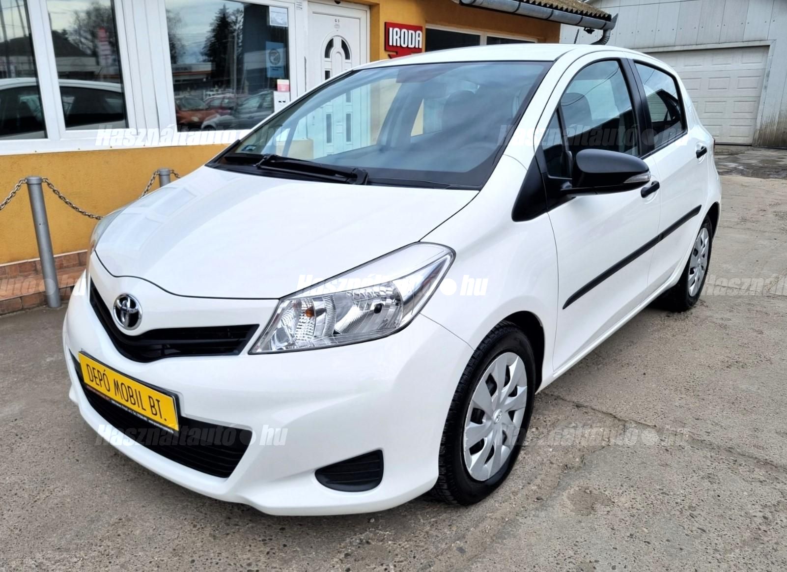 TOYOTA YARIS 2012/3 - 1