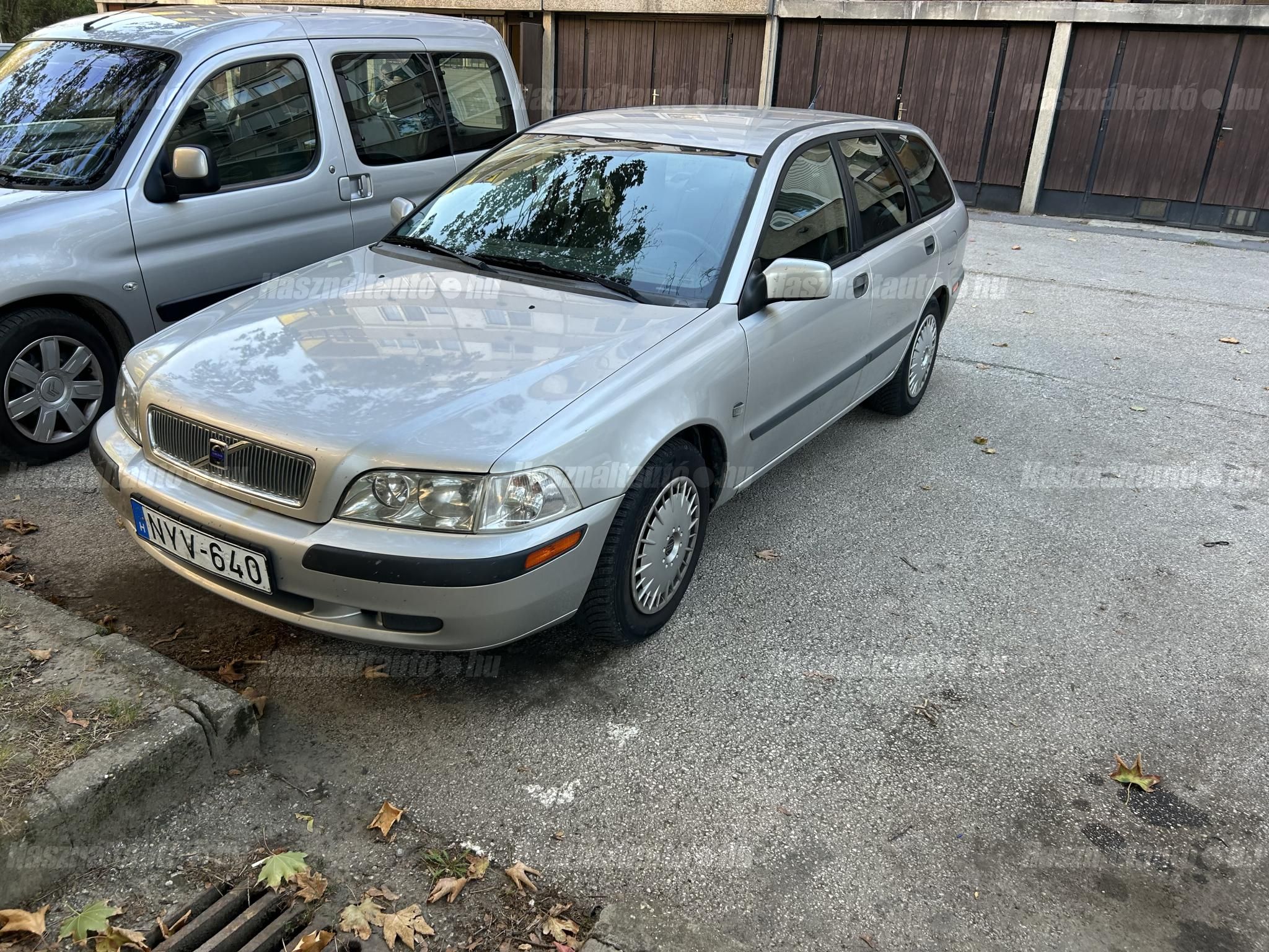 VOLVO V40 2000 - 1