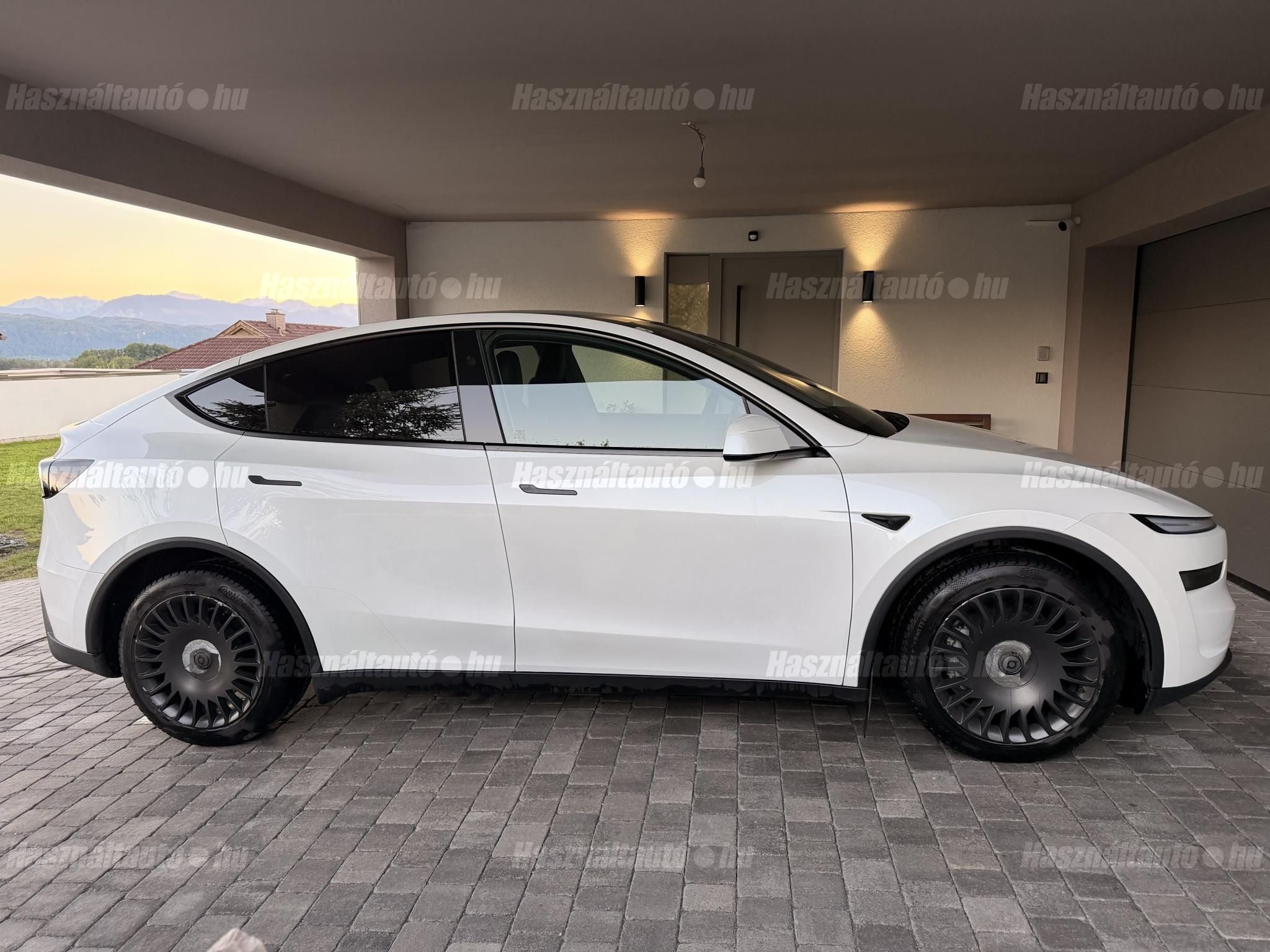 TESLA MODEL Y 2025/5 - 1