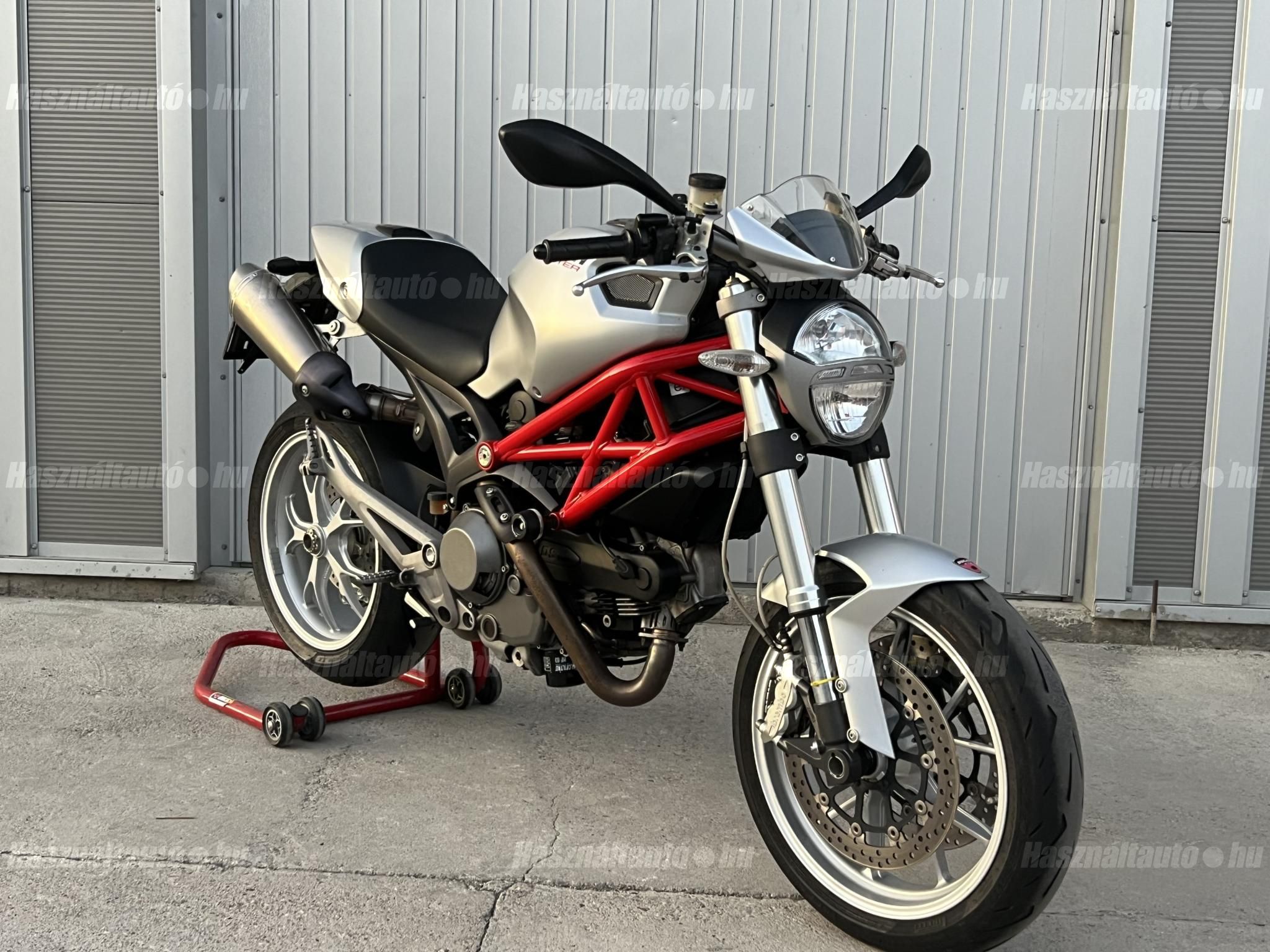 DUCATI MONSTER 1100 (DUAL SPARK) 2009/7 - 1