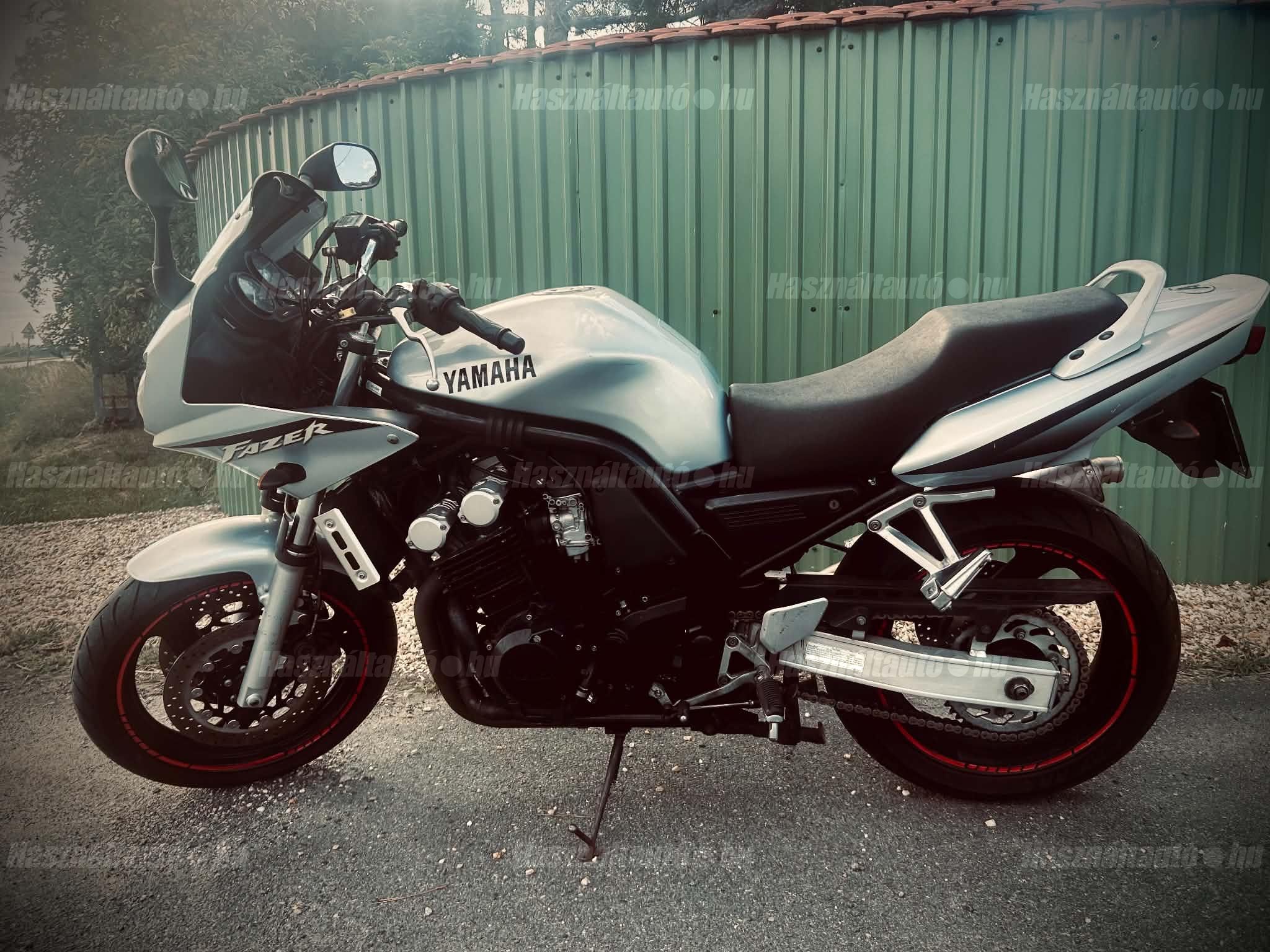 YAMAHA FZS 600 (FAZER) 2002/4 - 1