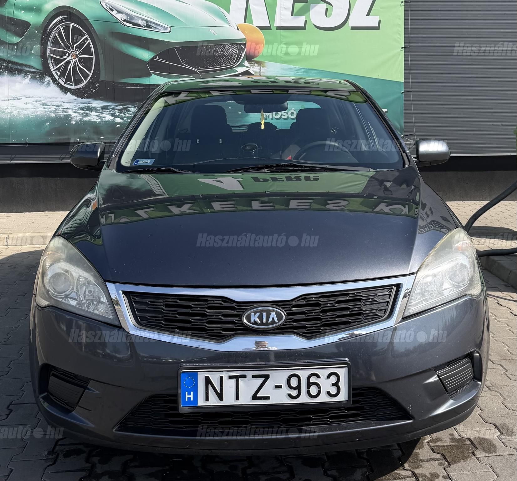 KIA CEE'D 2010/1 - 1