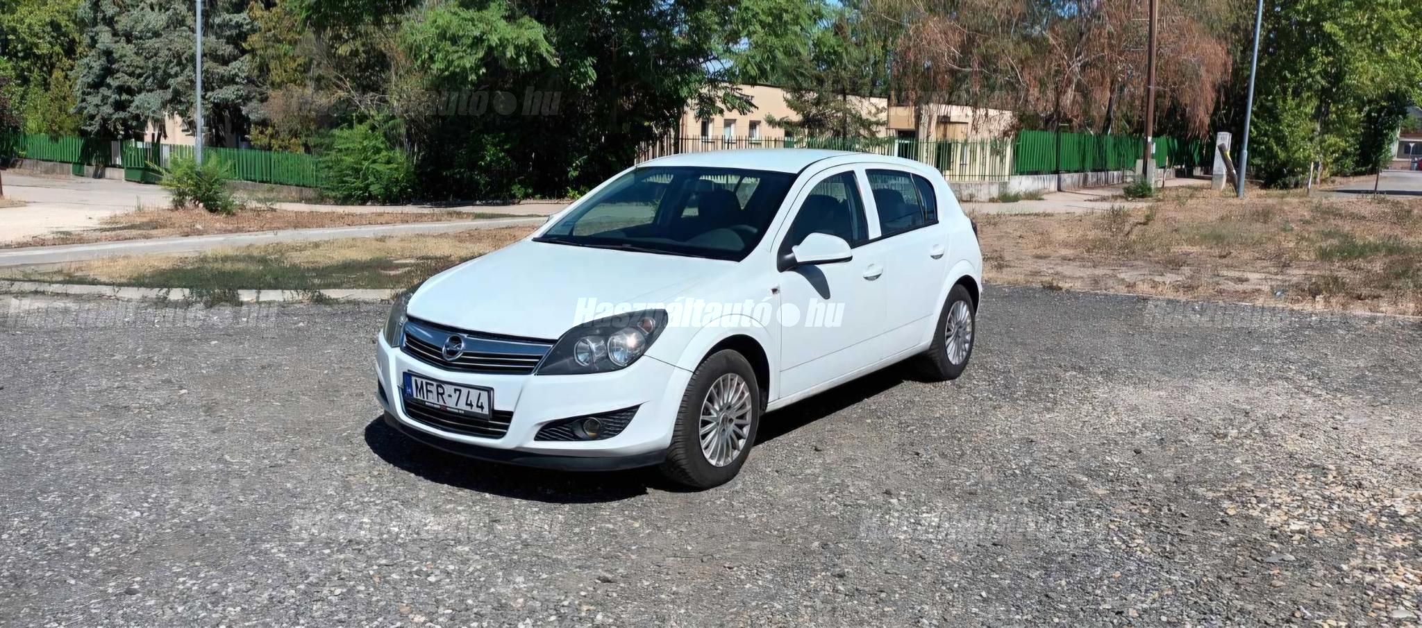 OPEL ASTRA H 2012/12 - 1