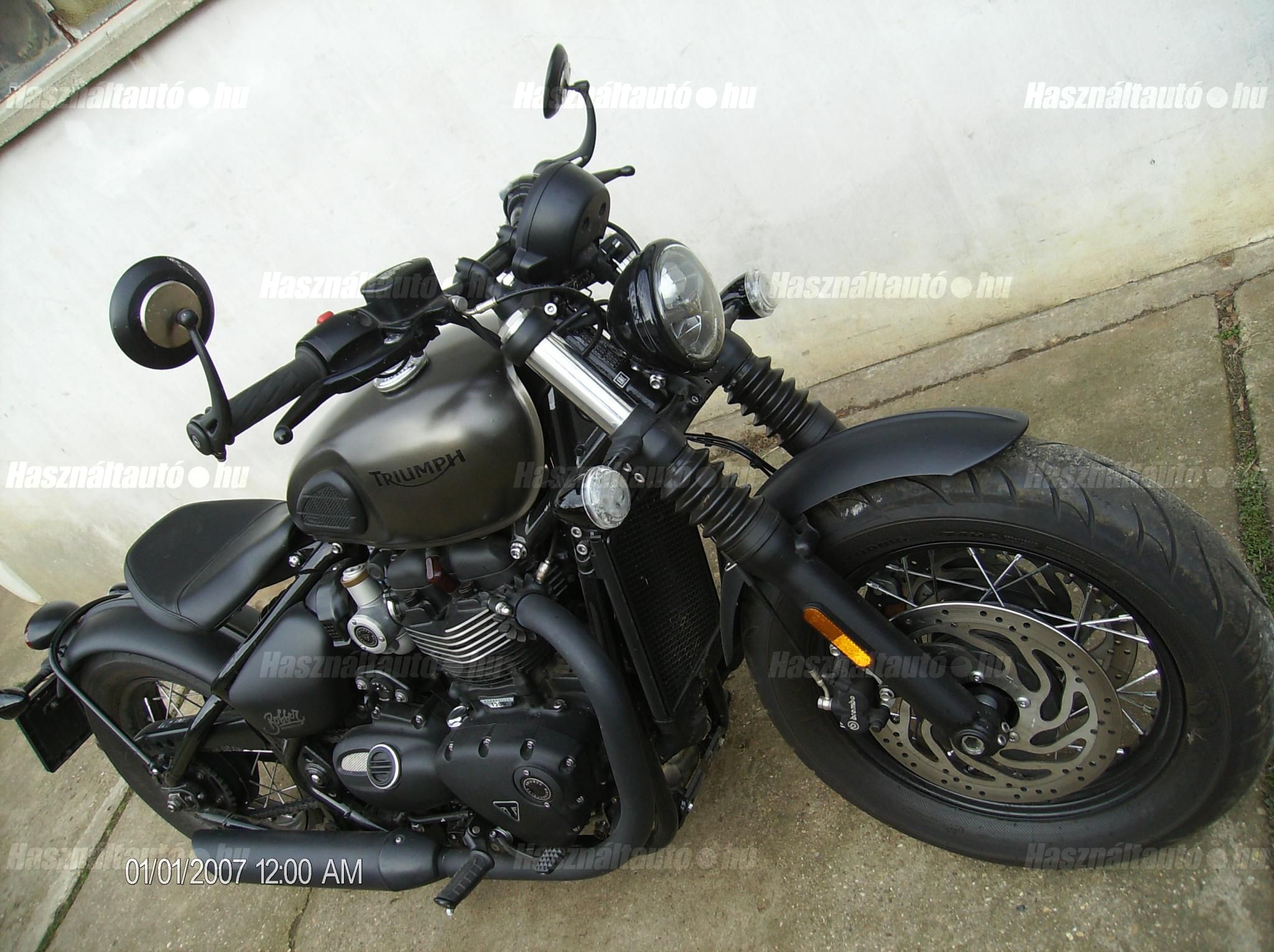 TRIUMPH BONEVILLE BOBBER 1200 2020/8 - 1