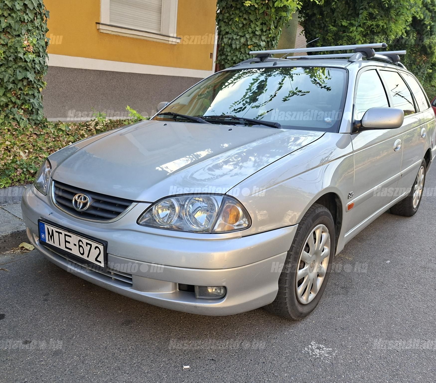 TOYOTA AVENSIS 2001 - 1