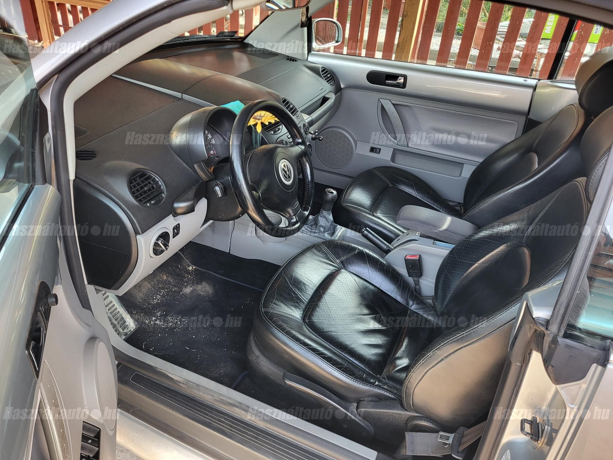 VOLKSWAGEN NEW BEETLE 2004/4 - 1