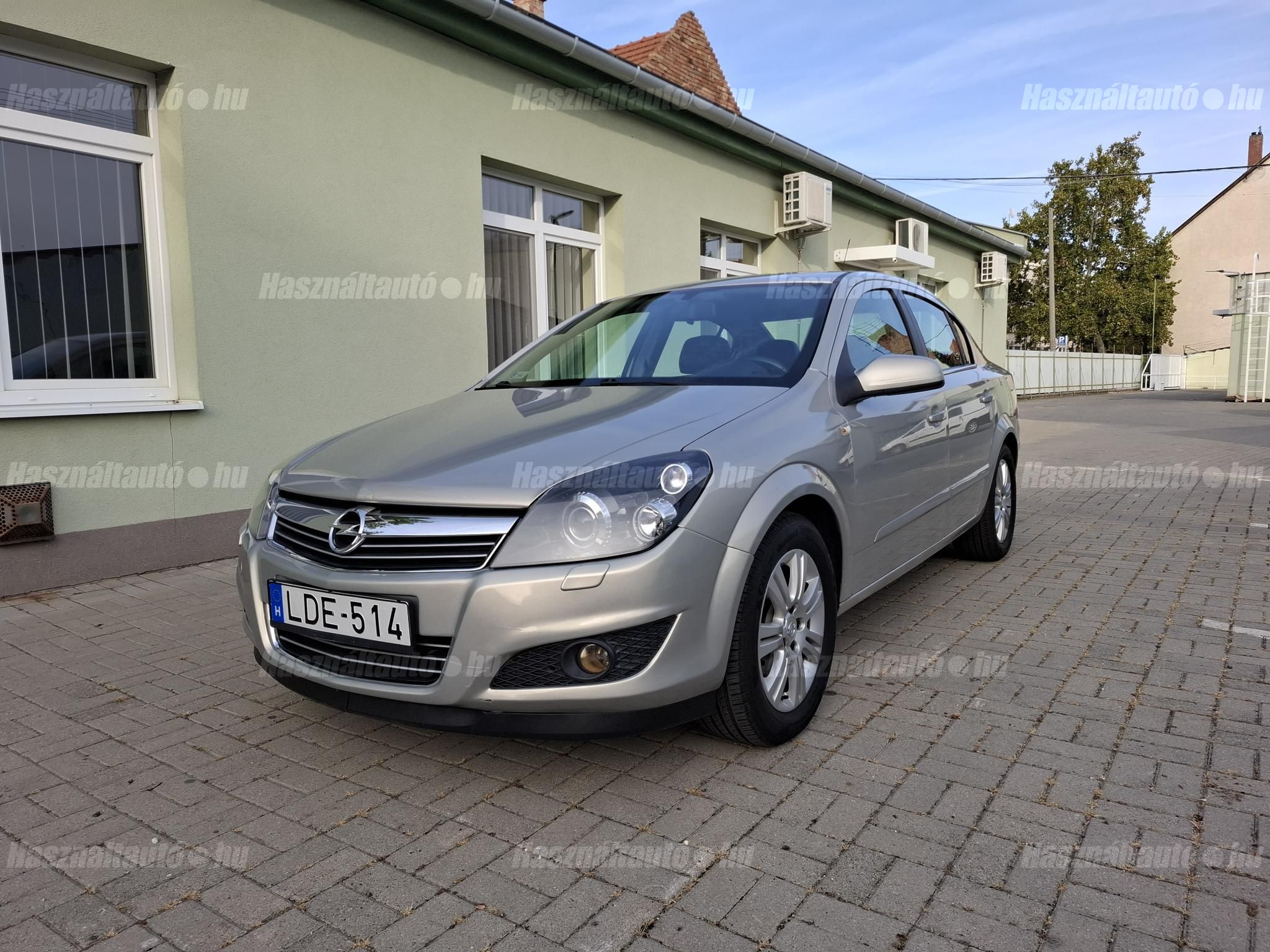 OPEL ASTRA H 2008/4 - 1