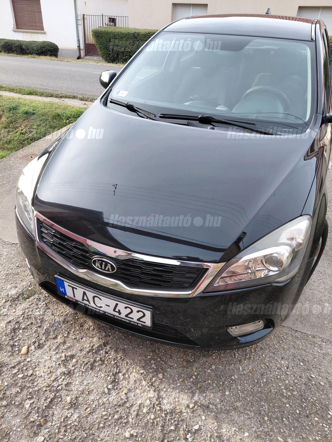 KIA CEE'D 2010/8 - 1