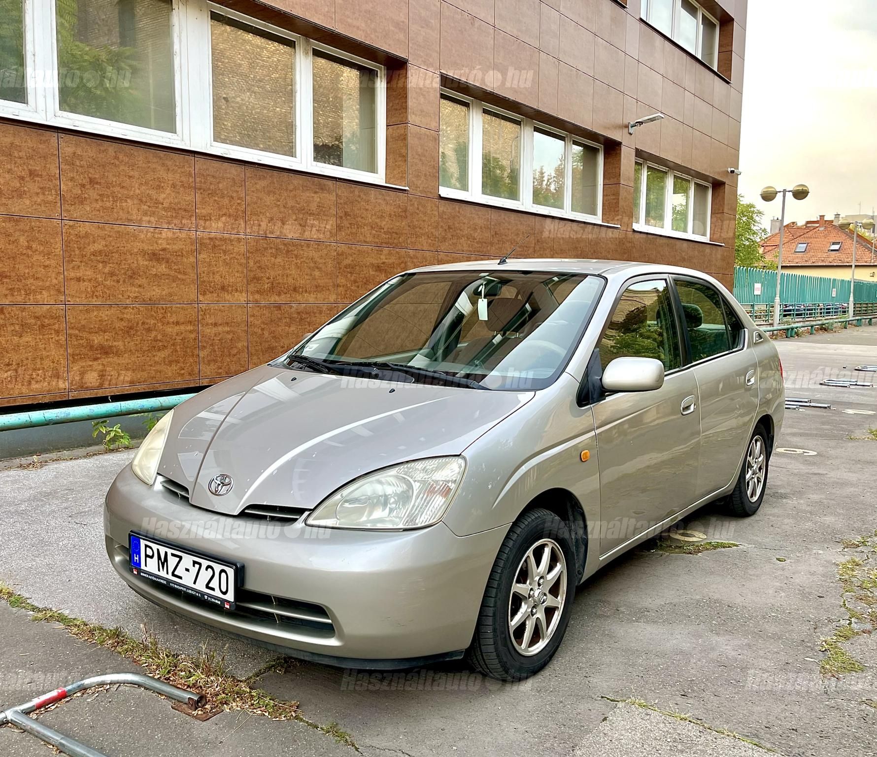 TOYOTA PRIUS 2002/9 - 1