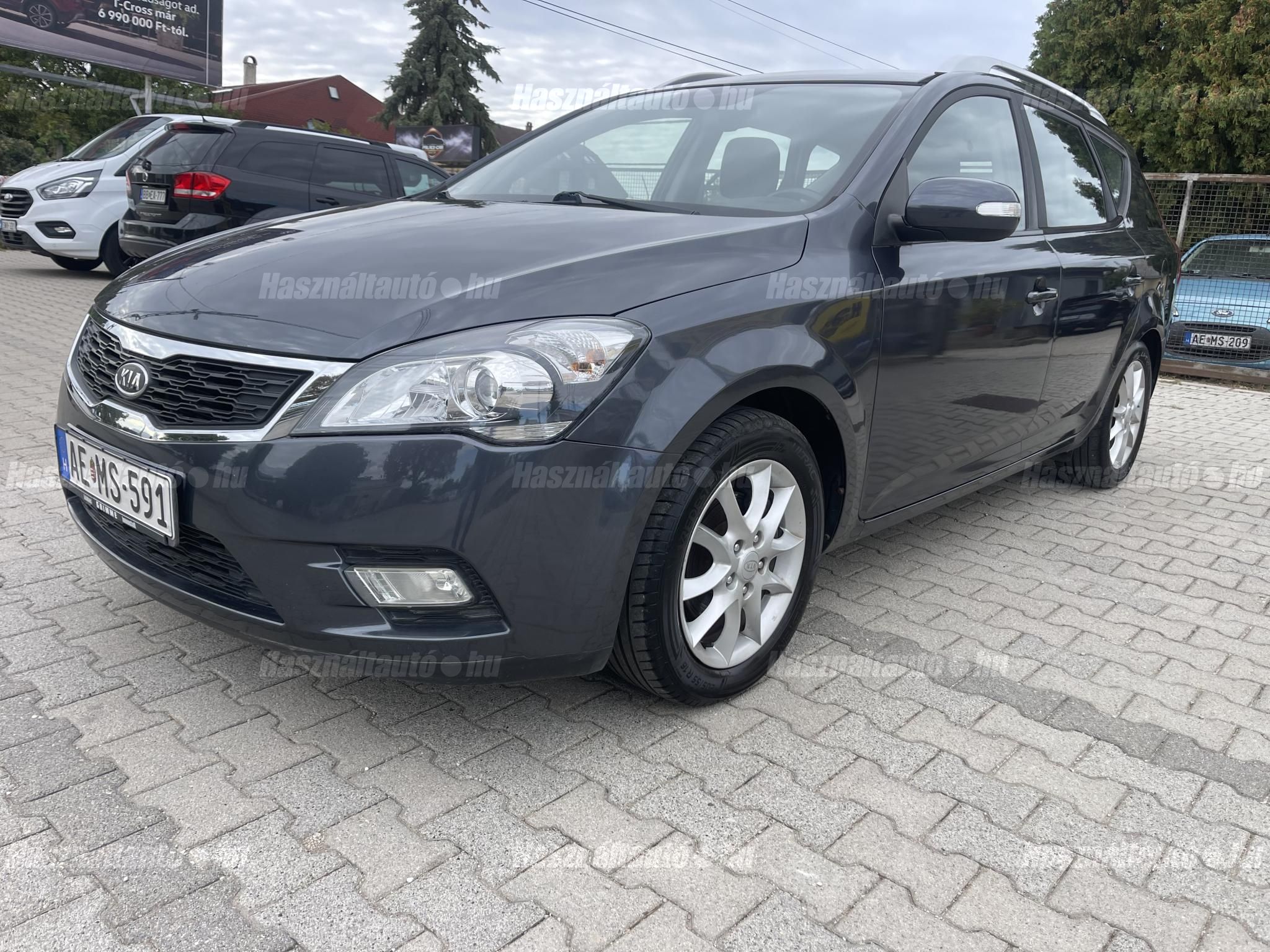 KIA CEE'D 2010 - 1