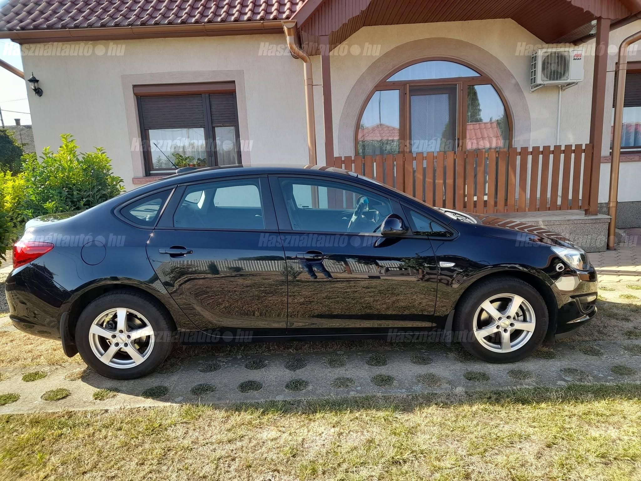 OPEL ASTRA J 2018/8 - 1