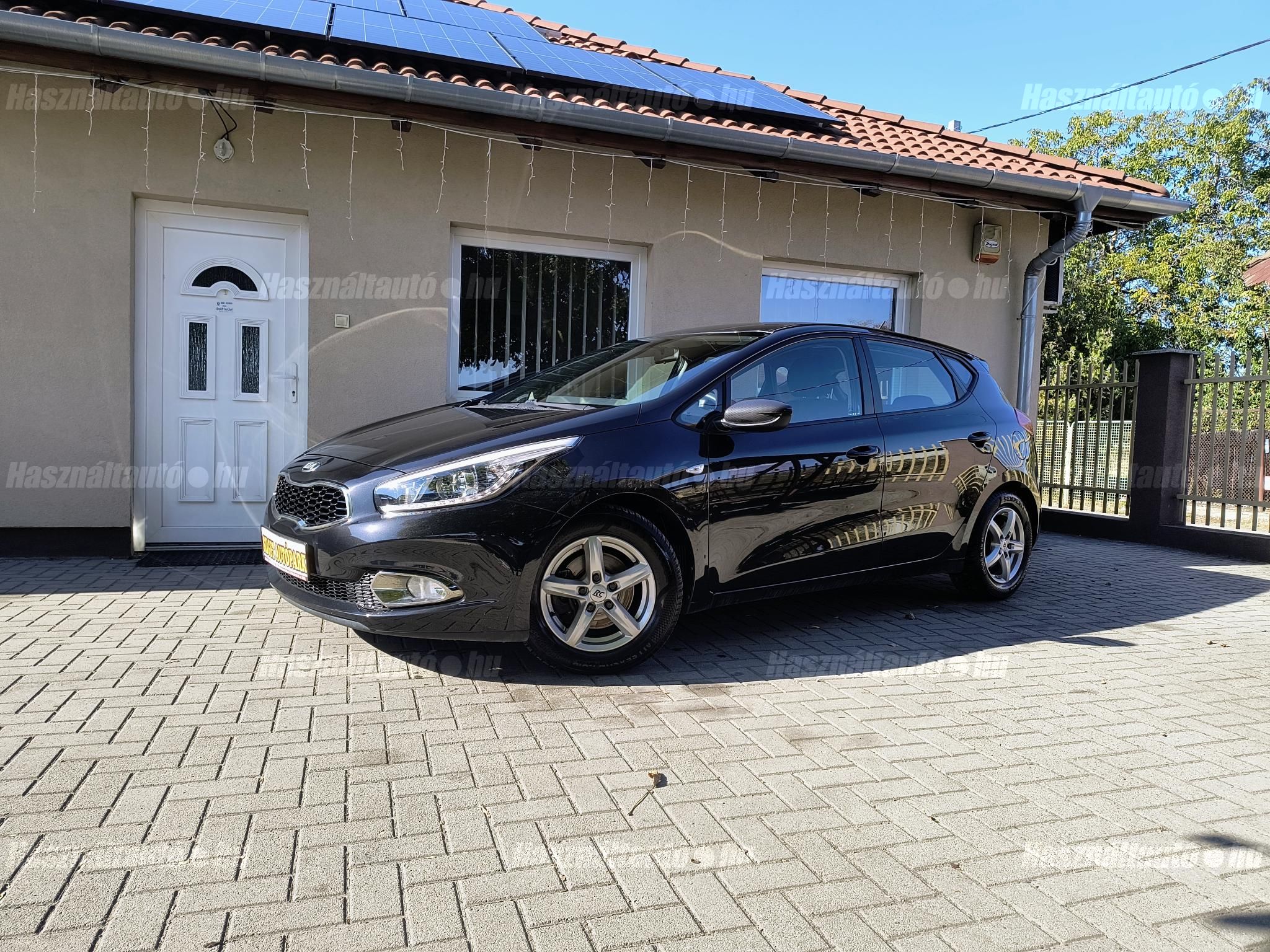 KIA CEE'D 2013/5 - 1