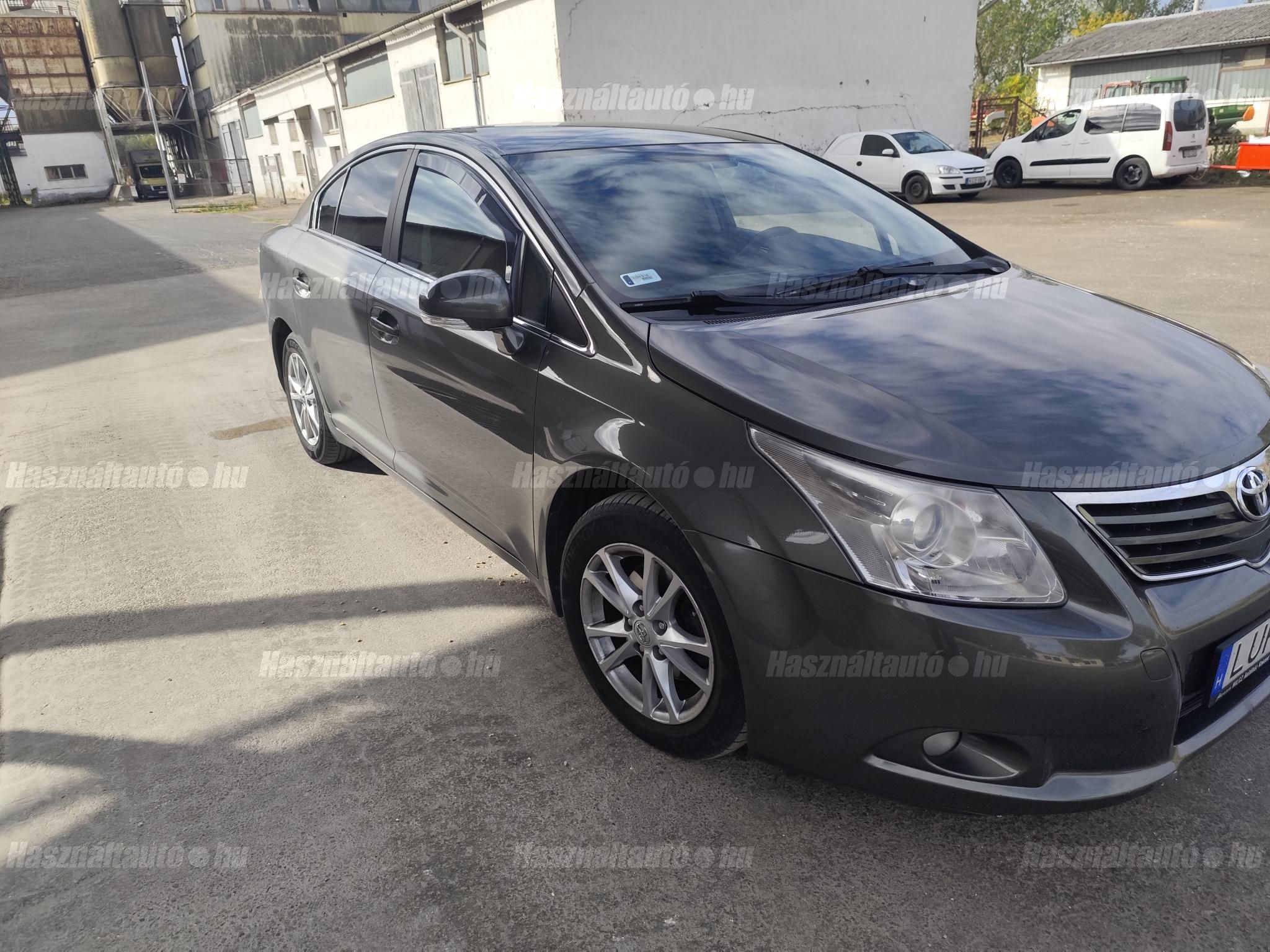 TOYOTA AVENSIS 2010/12 - 1