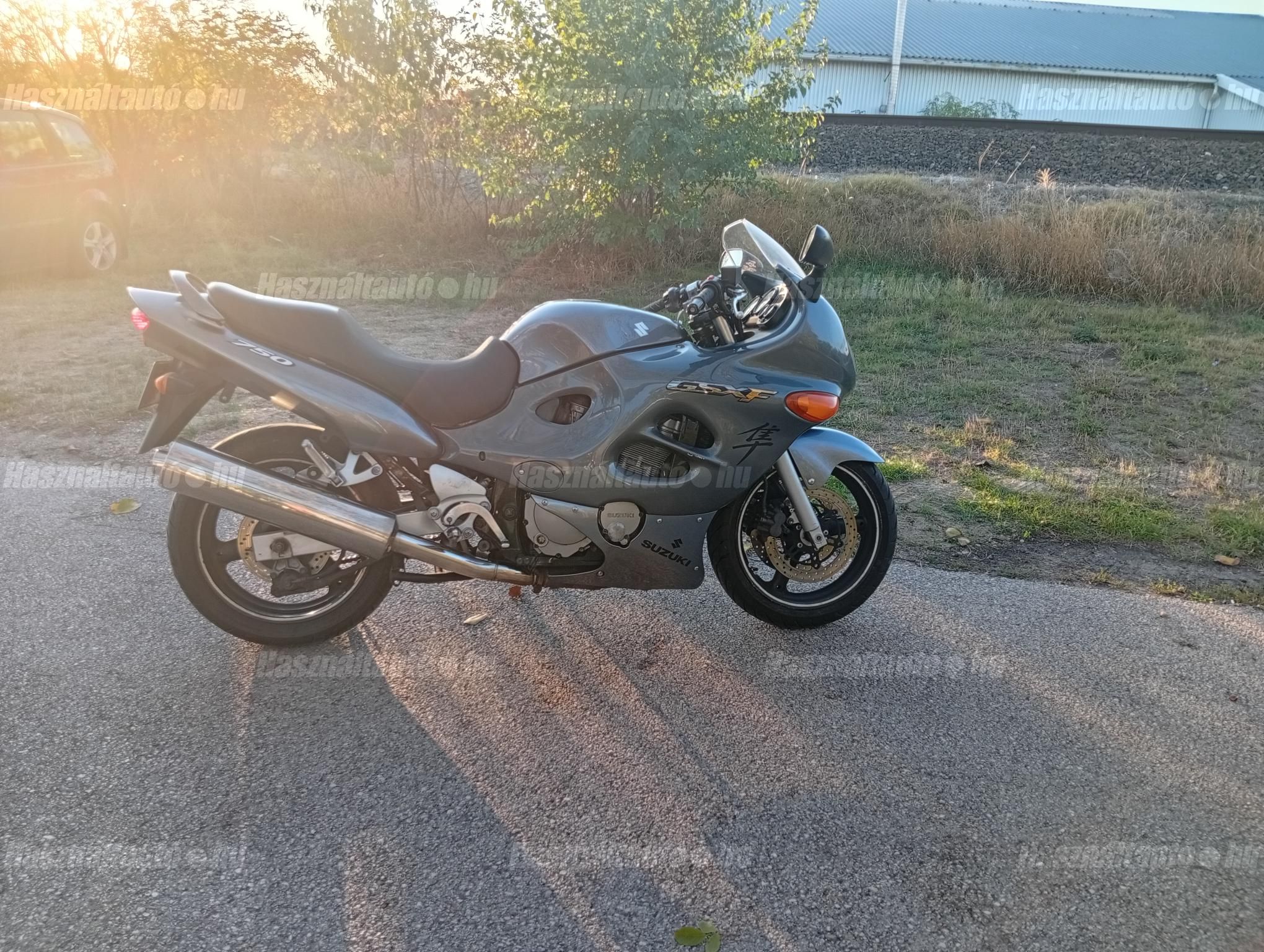 SUZUKI GSX 750 F 2004 - 1