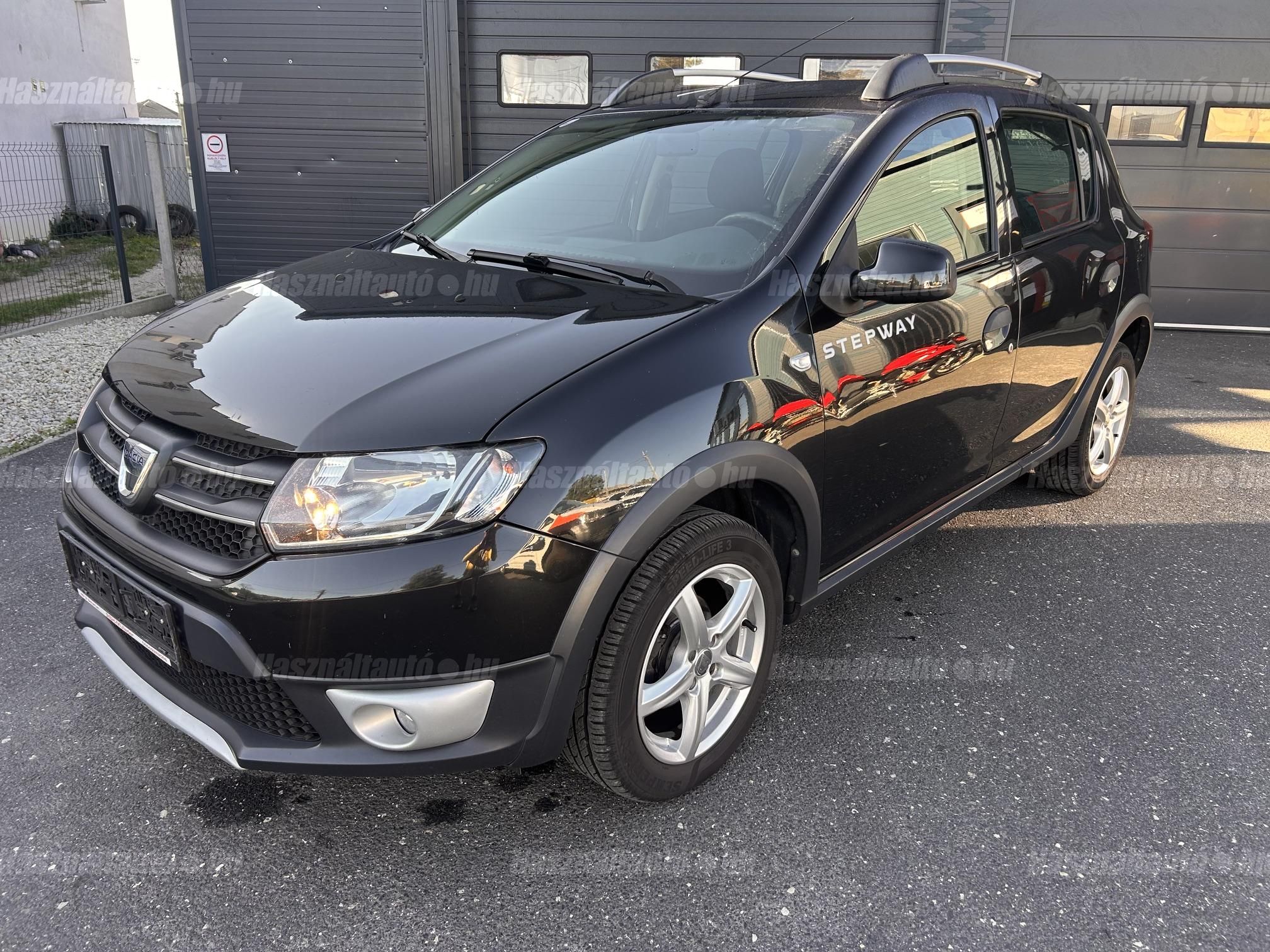 DACIA SANDERO 2013/8 - 1