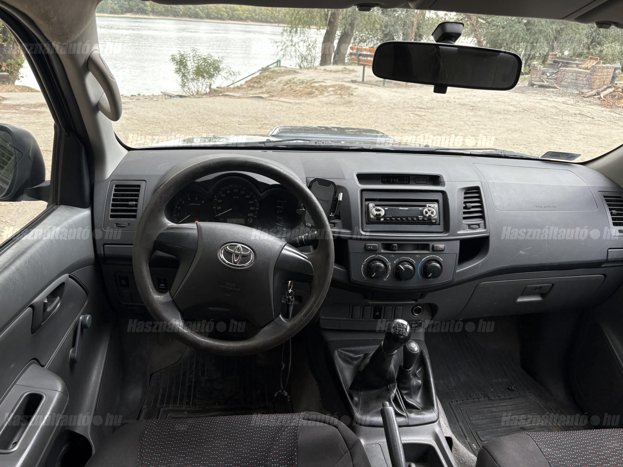 TOYOTA HILUX 2013 - 1