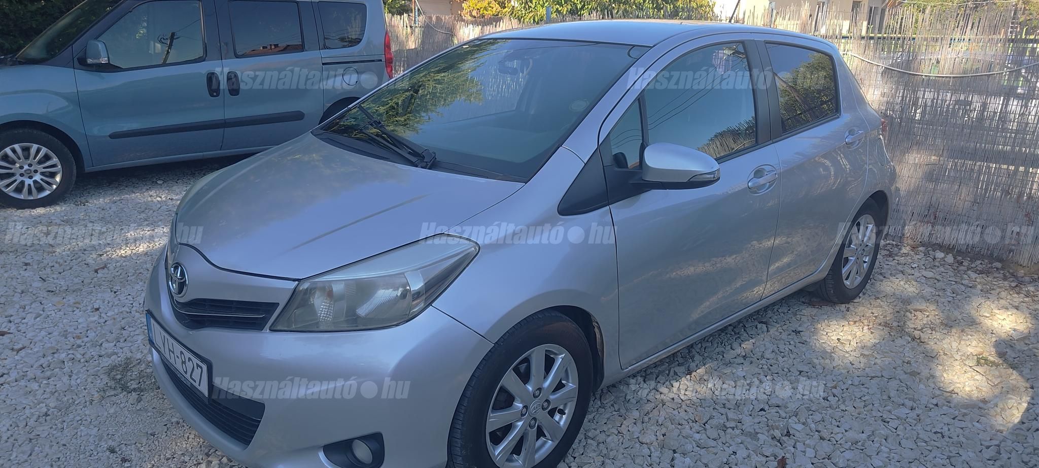 TOYOTA YARIS 2011/10 - 1