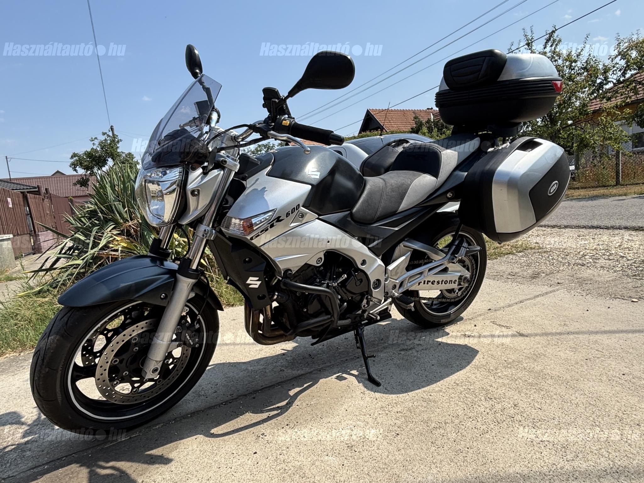 SUZUKI GSR 600 2006/7 - 1
