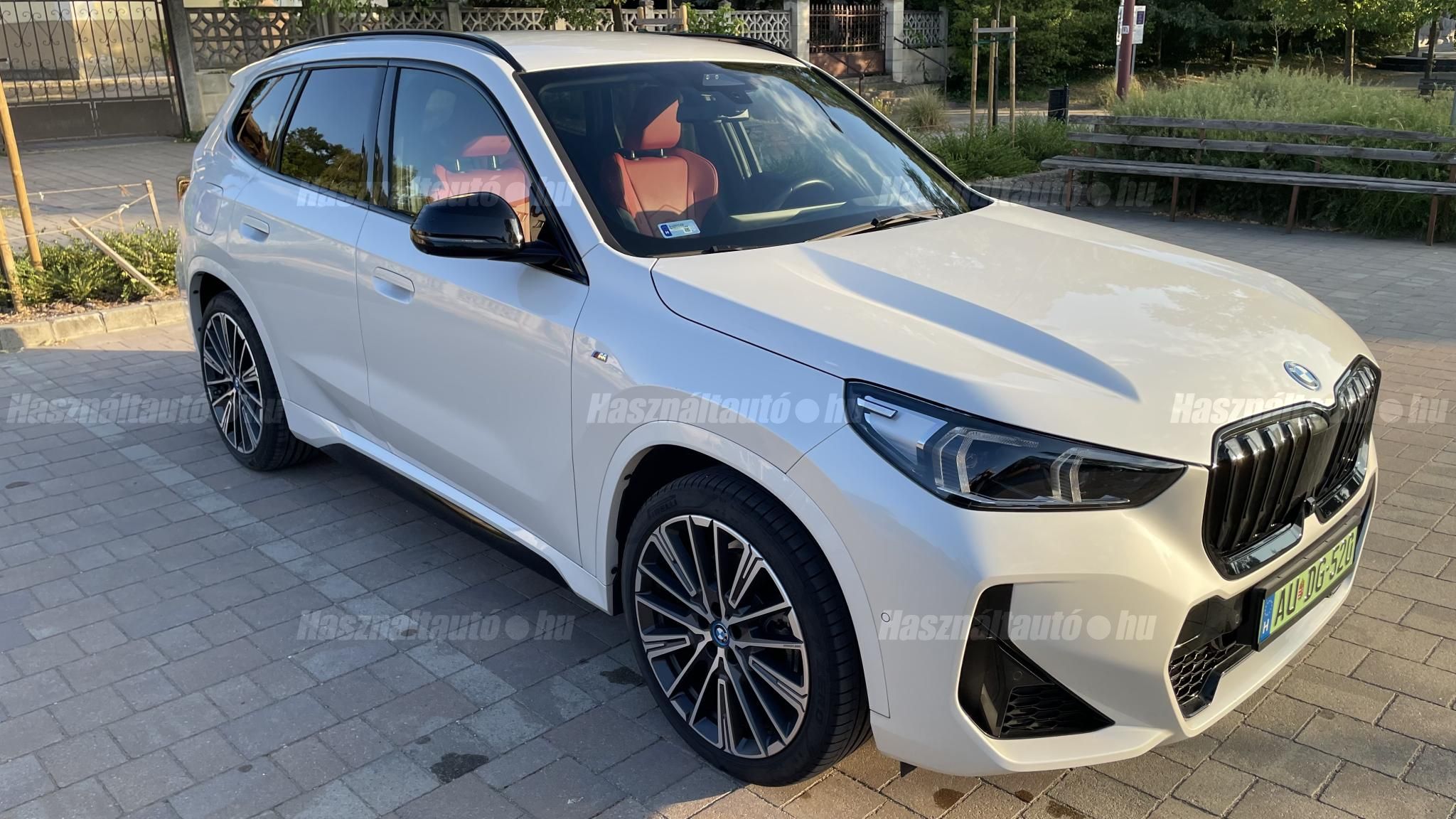BMW IX1 2023/12 - 1