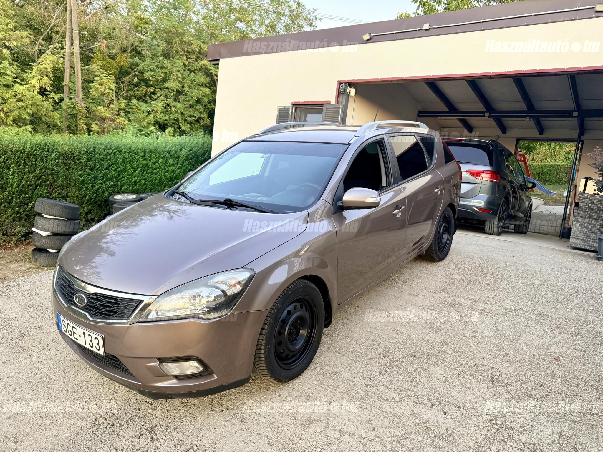 KIA CEE'D 2011/9 - 1