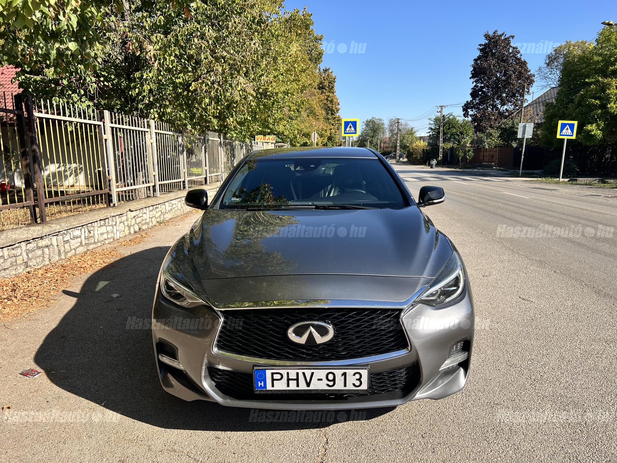 INFINITI Q30 2016/4 - 1