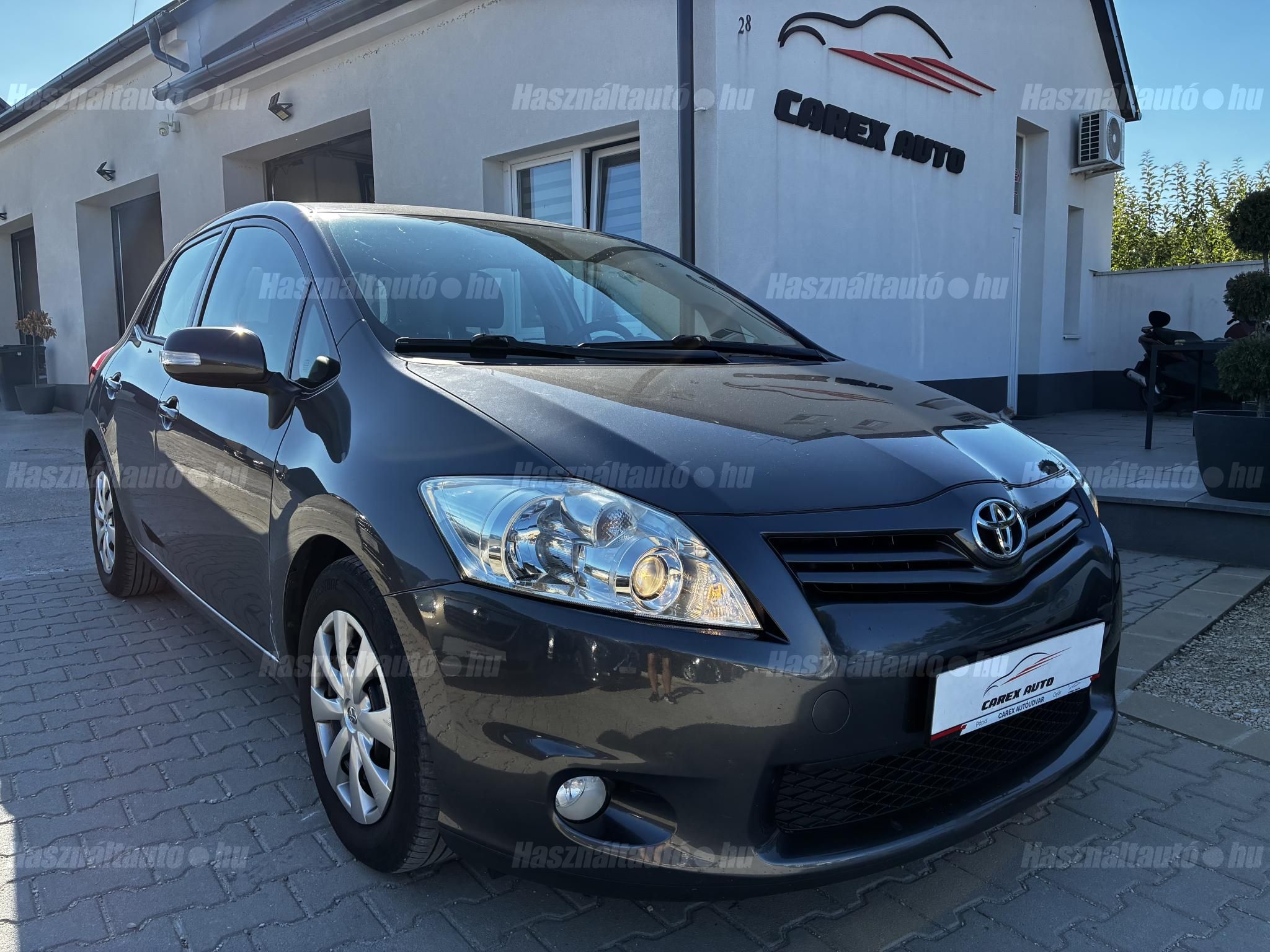 TOYOTA AURIS 2011/6 - 1