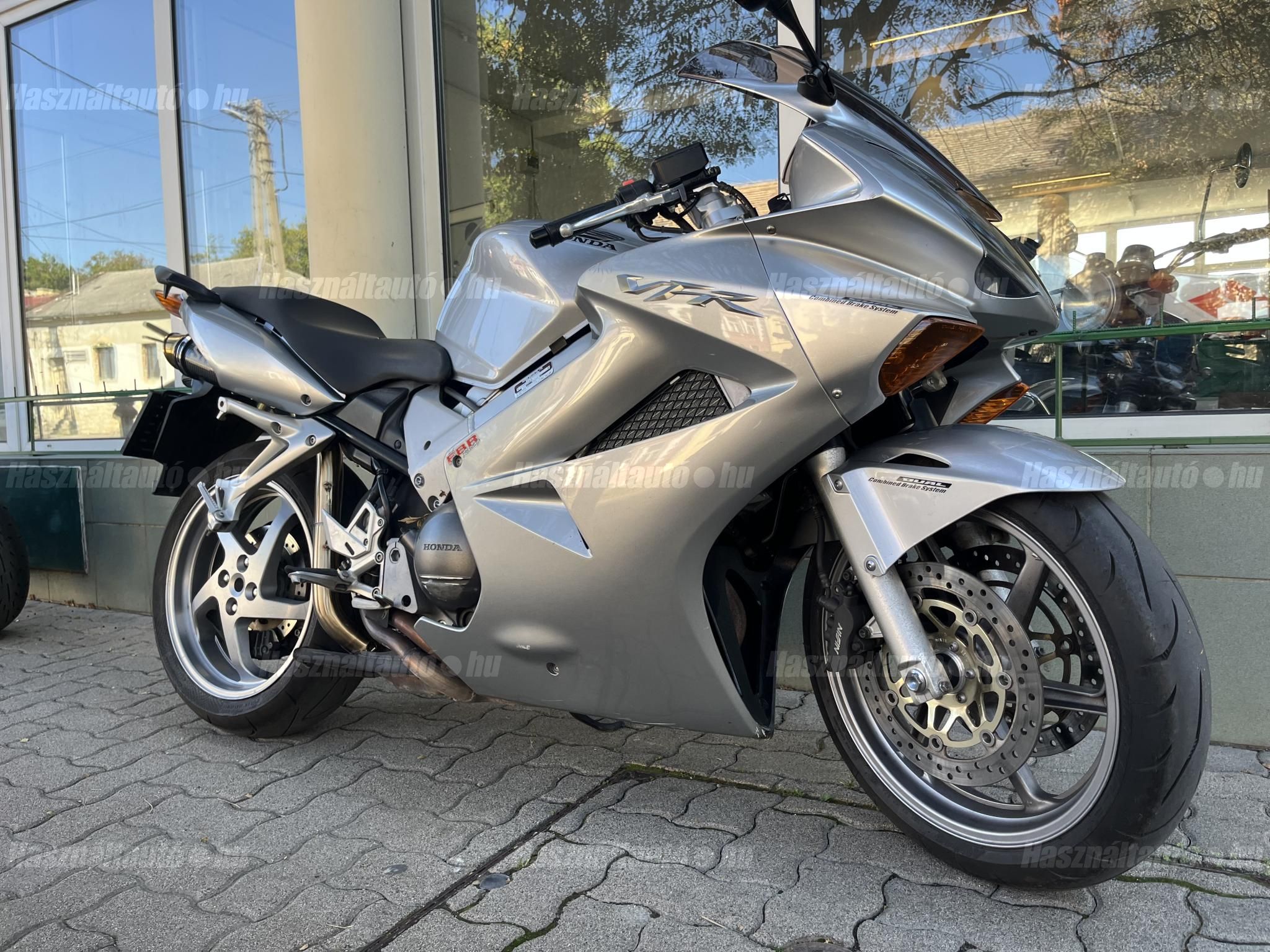 HONDA VFR 800 2004/2 - 1