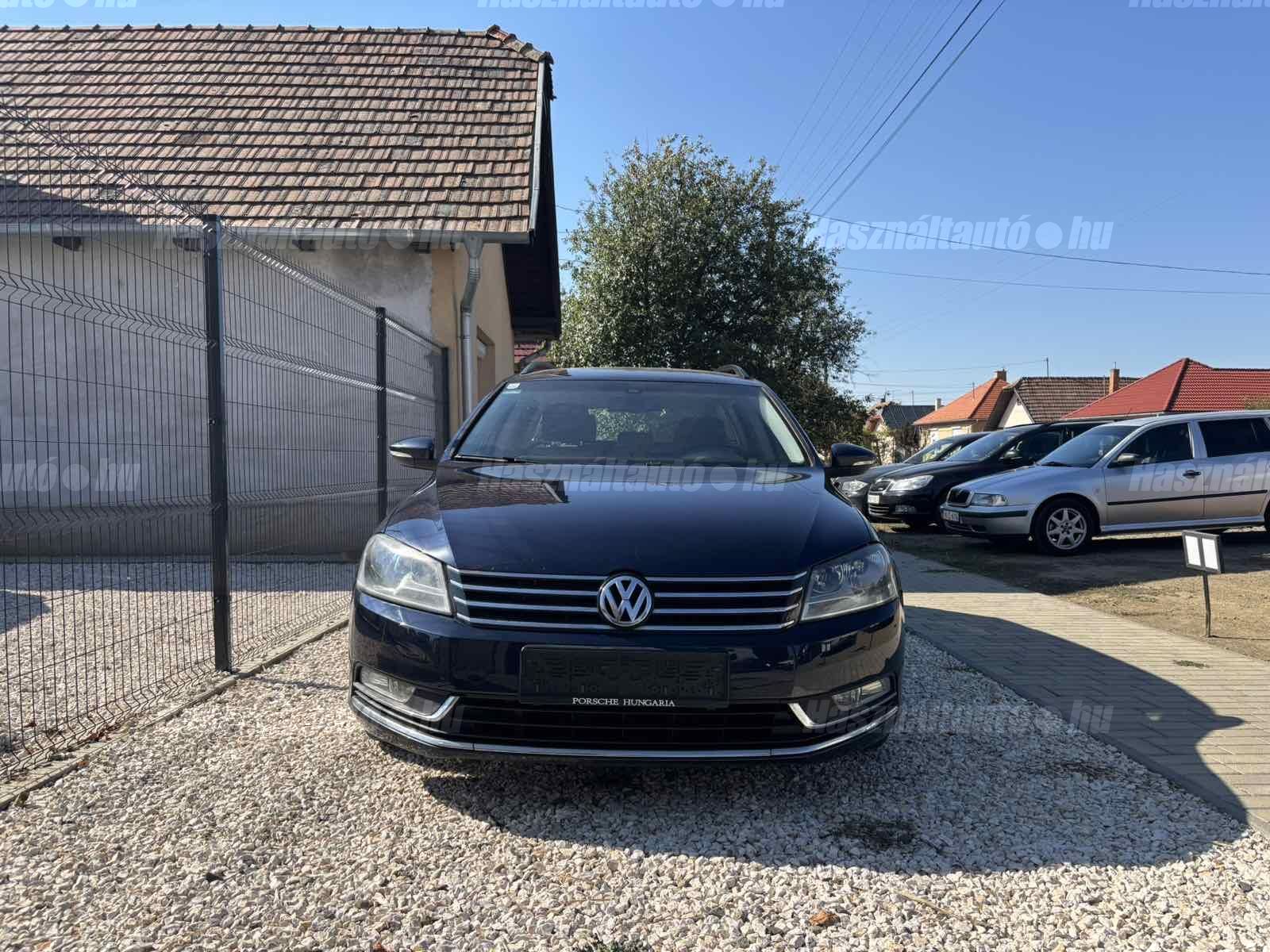 VOLKSWAGEN PASSAT 2011/8 - 1