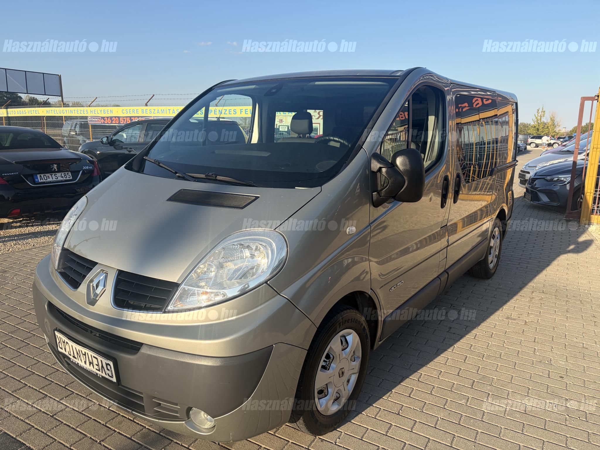 RENAULT TRAFIC 2009 - 1