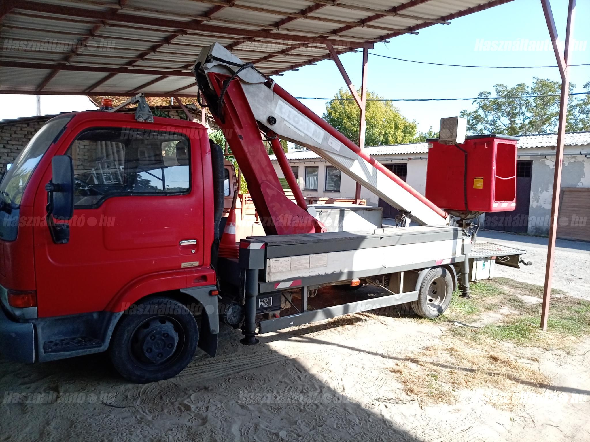 NISSAN CABSTAR 2002/7 - 1