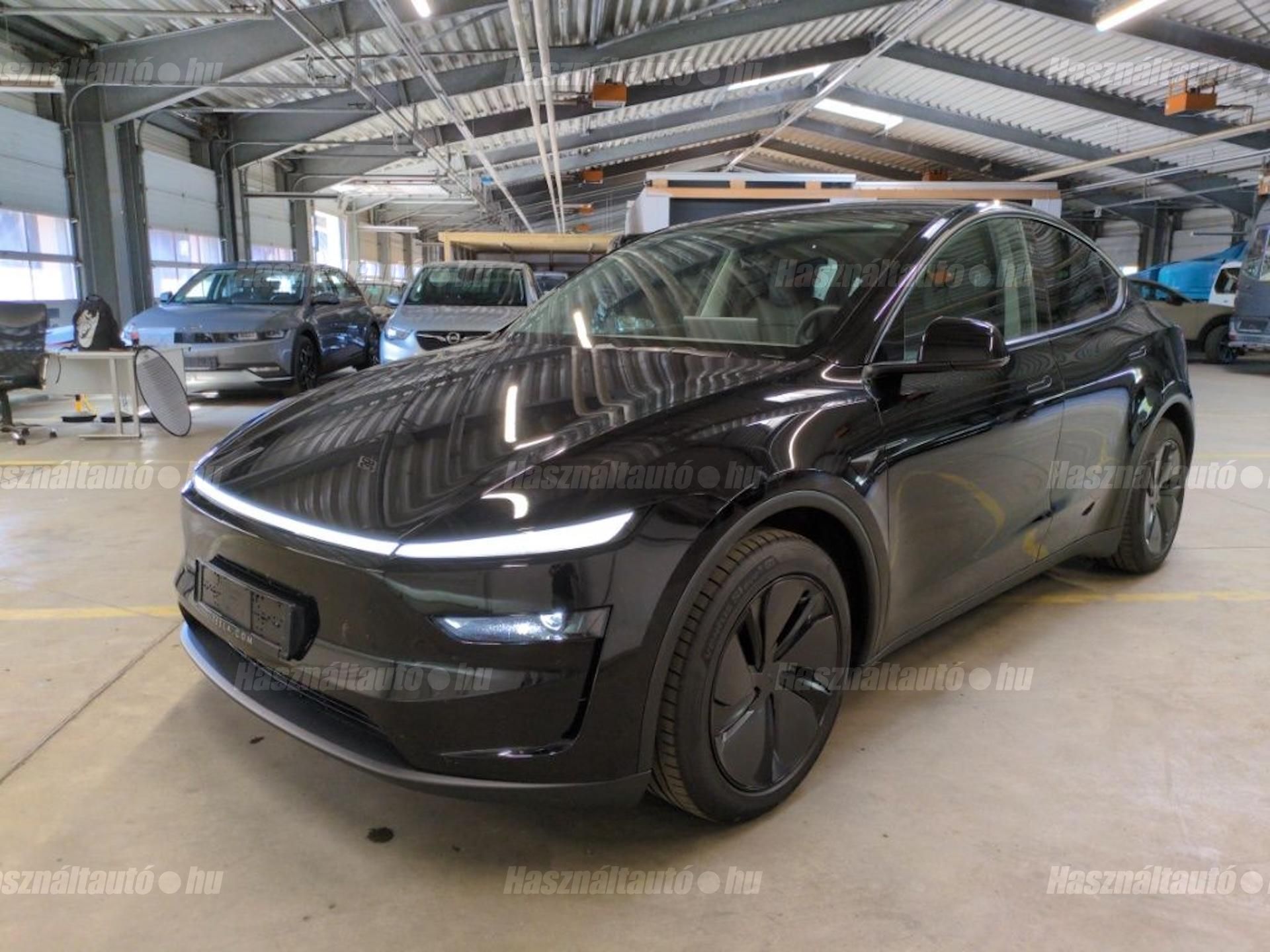 TESLA MODEL Y 2025/6 - 1