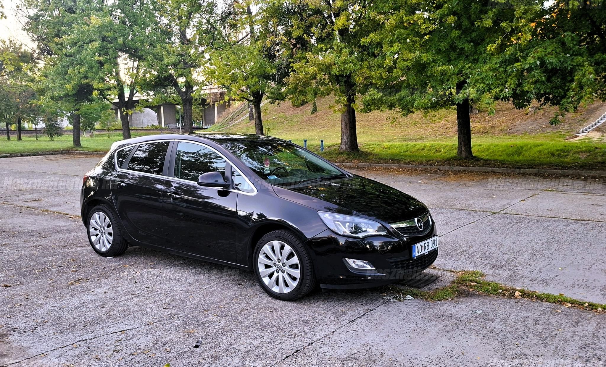 OPEL ASTRA J 2011/4 - 1