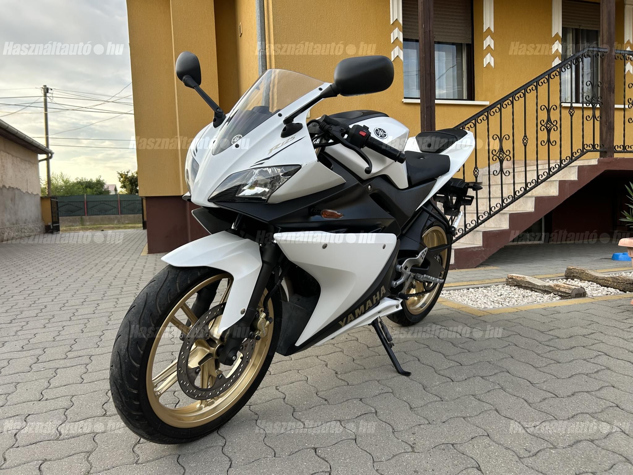 YAMAHA YZF R 125 2015/6 - 1