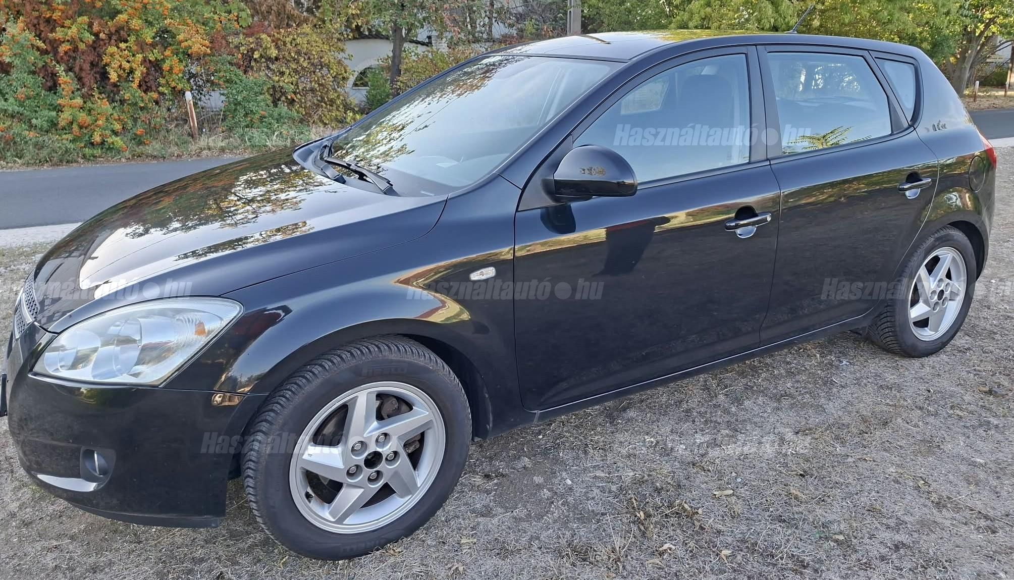 KIA CEE'D 2009/5 - 1