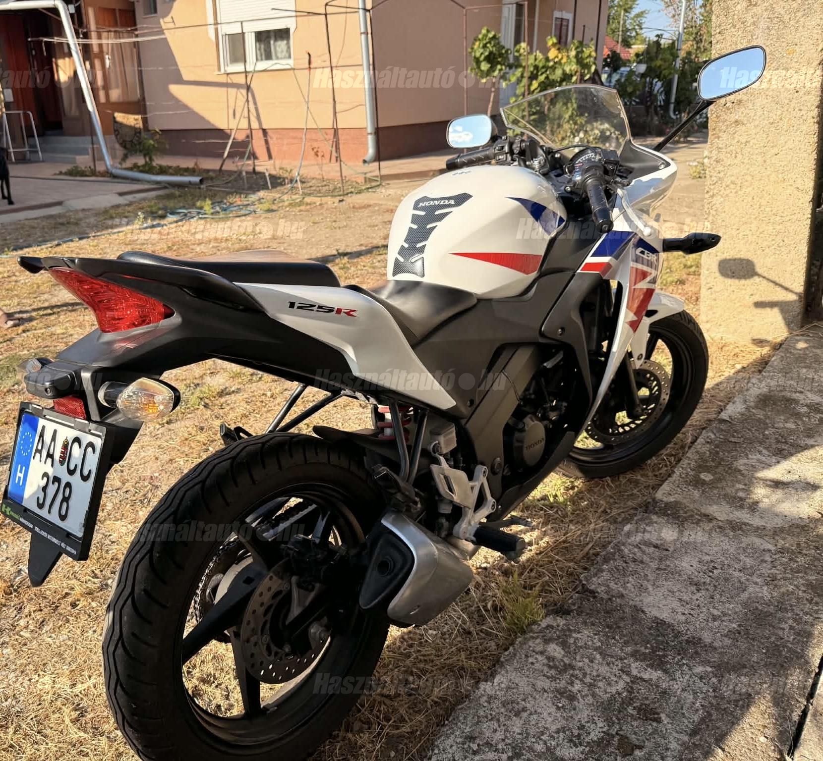 HONDA CBR 125 R 2014/8 - 1