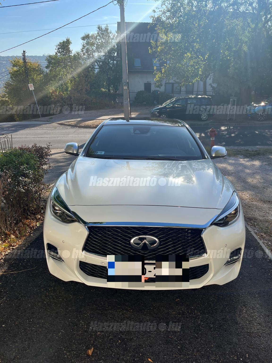 INFINITI Q30 2019/5 - 1