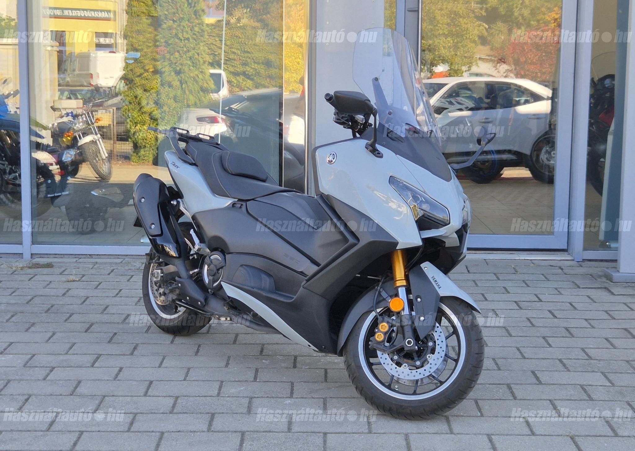 YAMAHA TMAX 2025/6 - 1