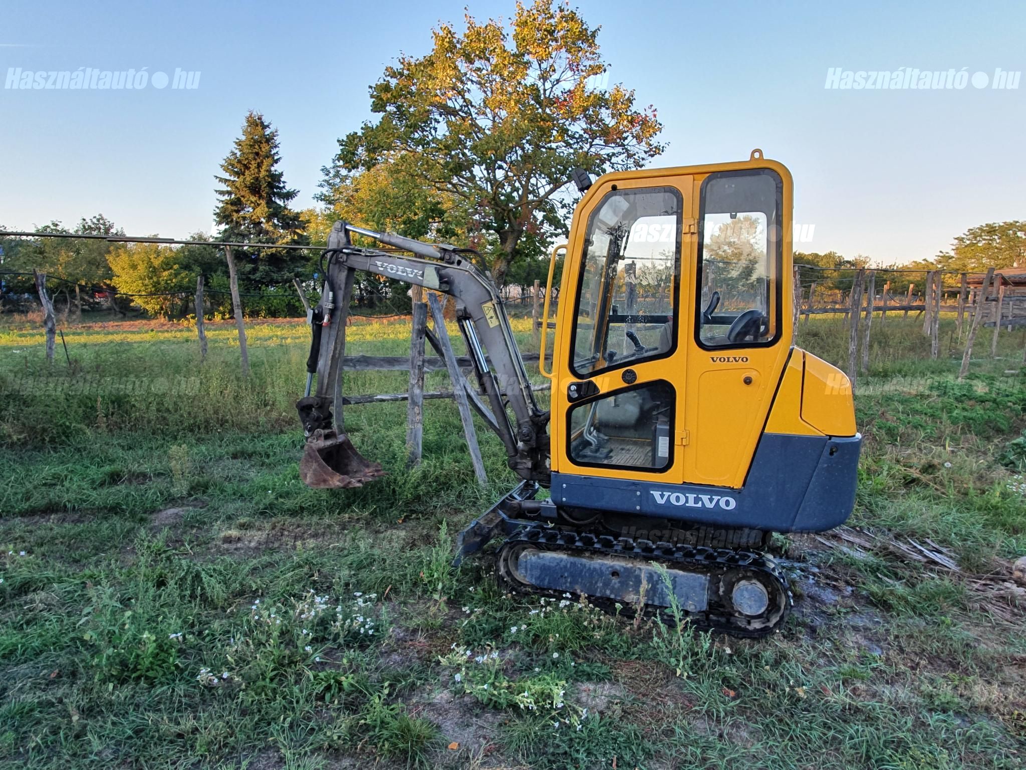 VOLVO 2004 - 1