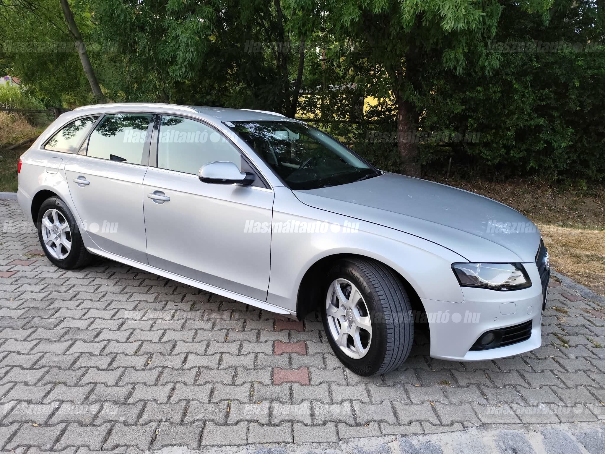 AUDI A4 2011/7 - 1