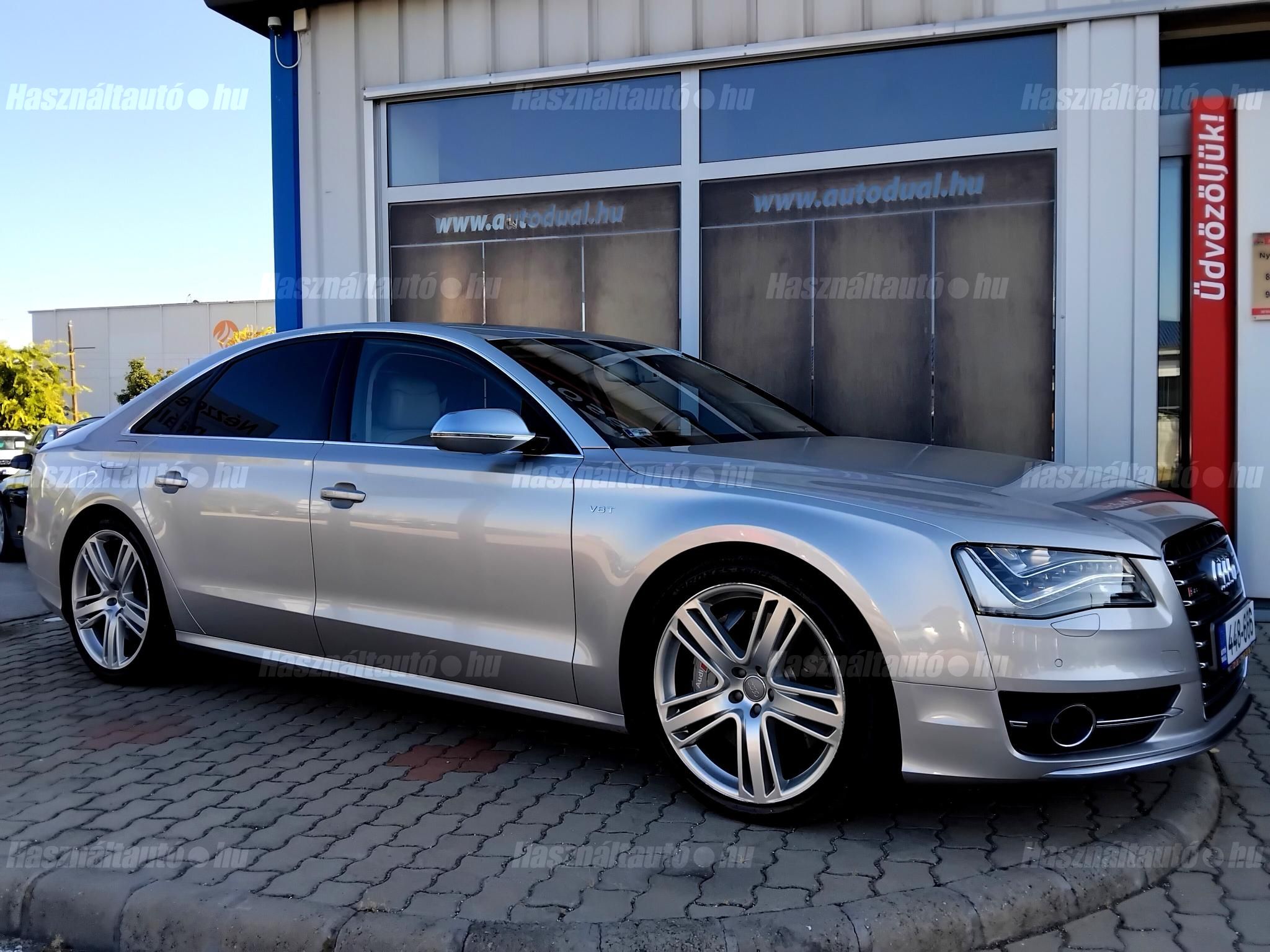 AUDI S8 2012/8 - 1