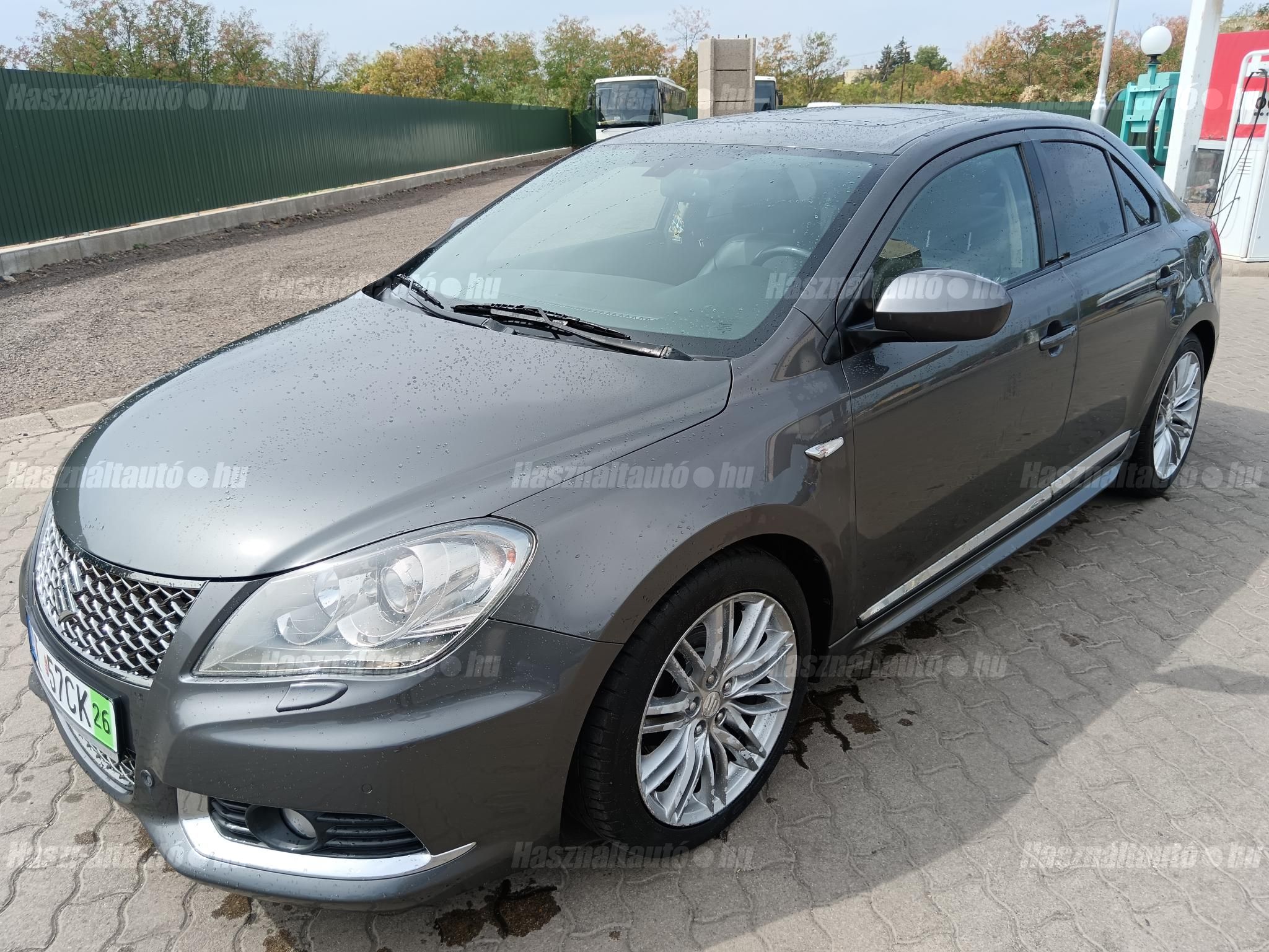 SUZUKI KIZASHI 2010/8 - 1