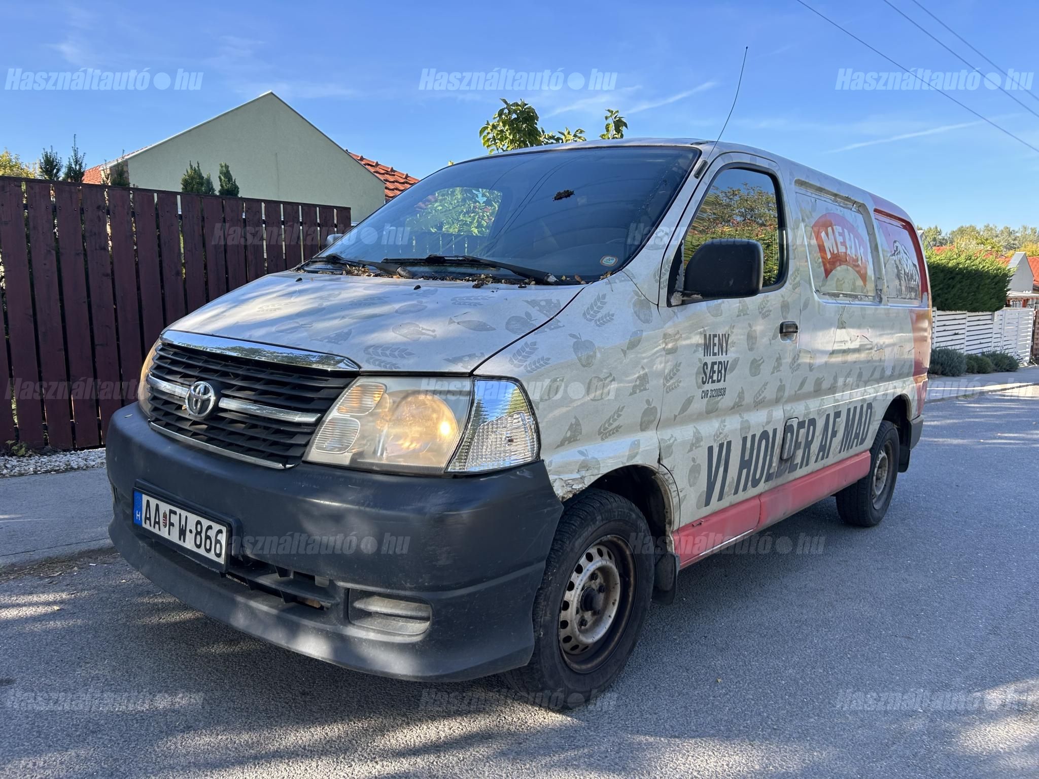 TOYOTA HIACE 2011/10 - 1