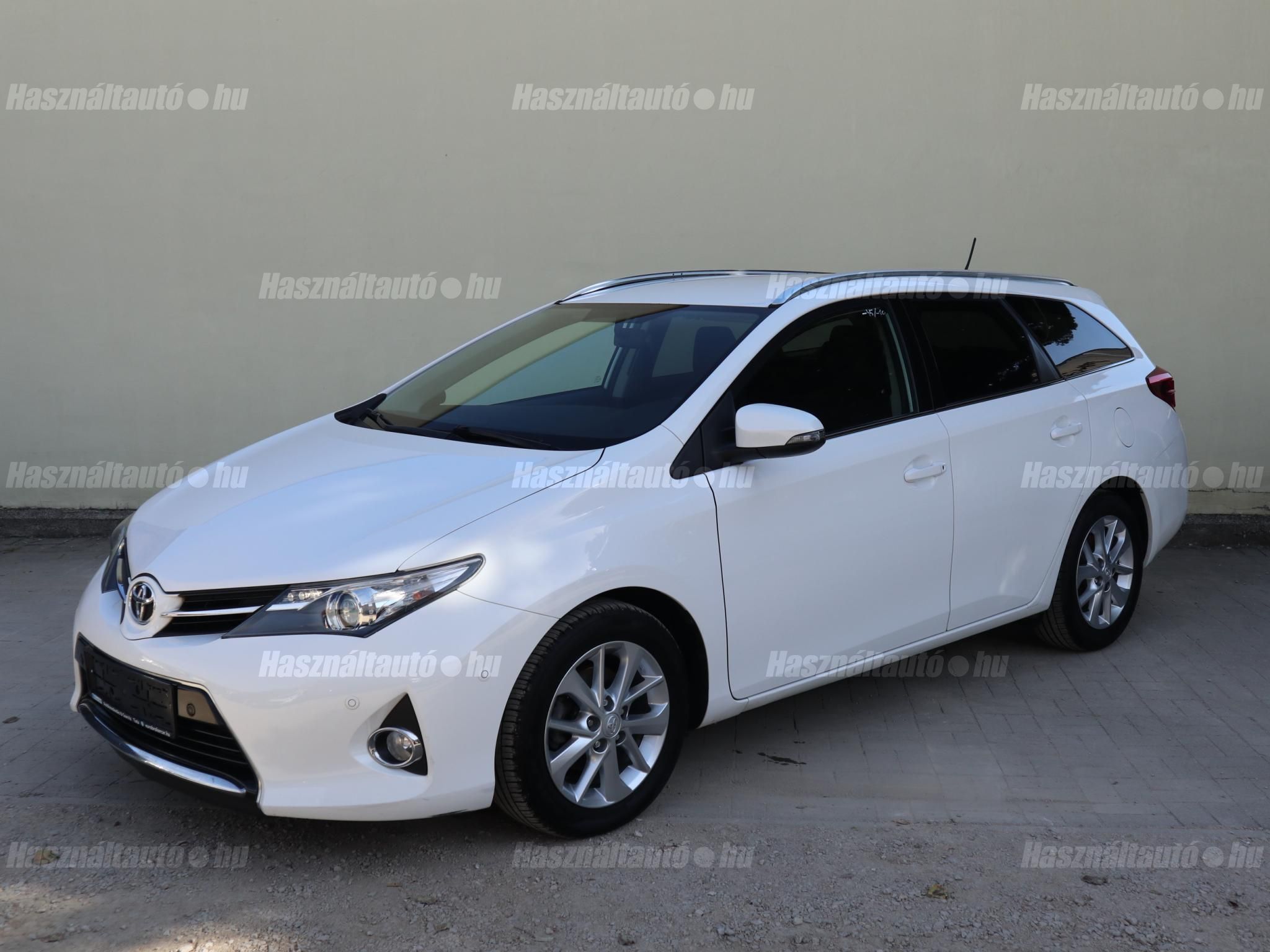 TOYOTA AURIS 2014/4 - 1