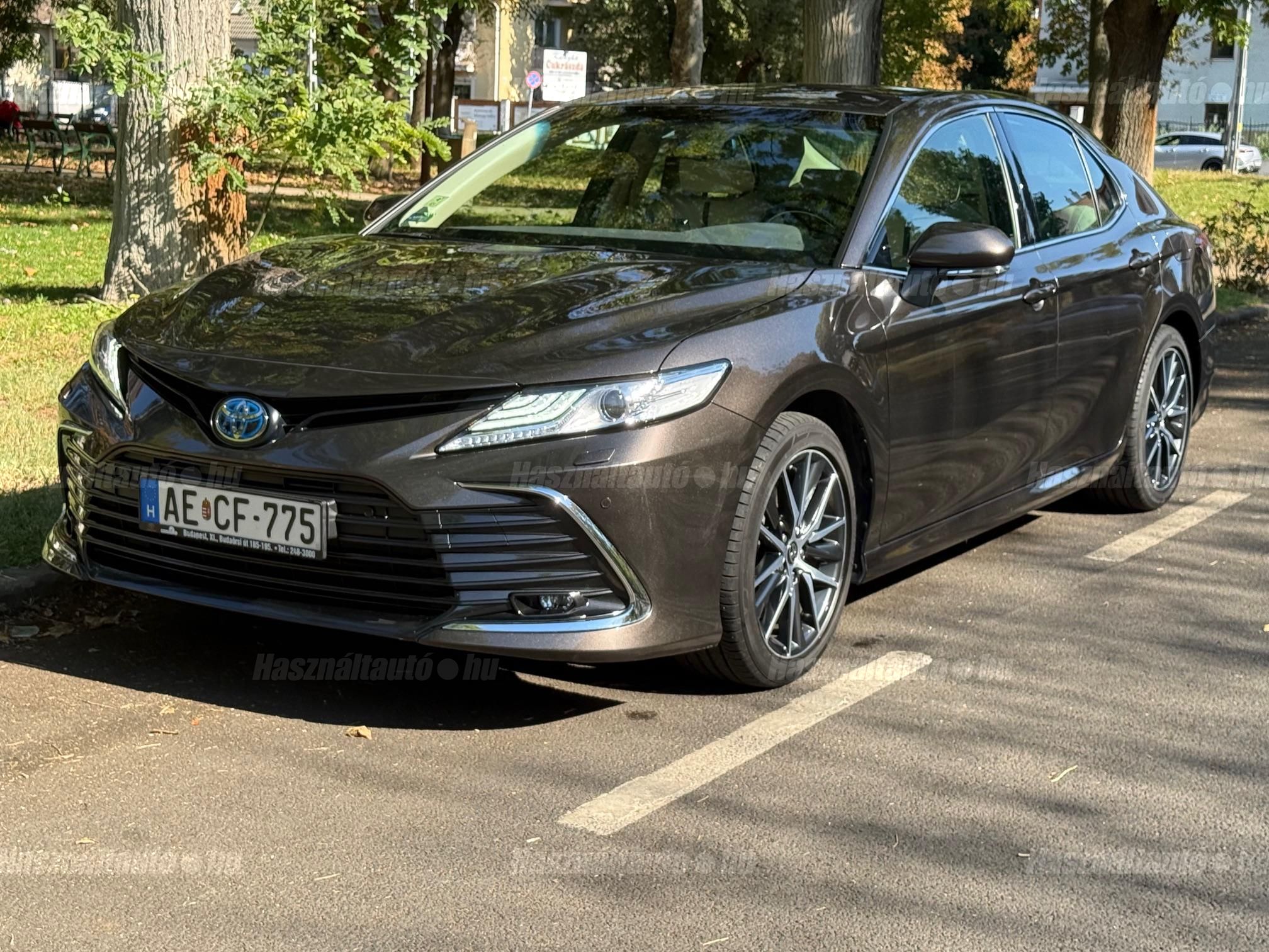 TOYOTA CAMRY 2023/6 - 1